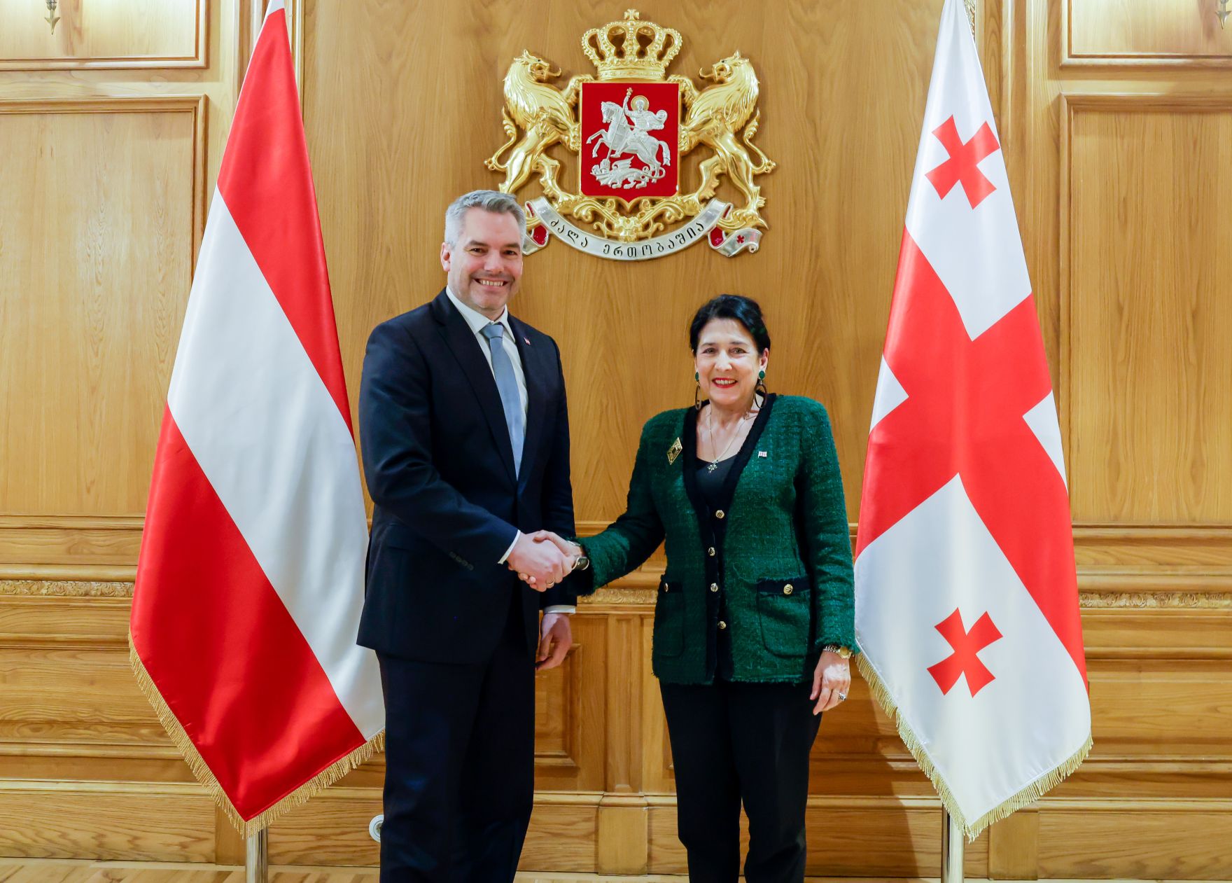 Am 30. J&auml;nner 2023 reiste Bundeskanzler Karl Nehammer (l.) zu einem Arbeitsbesuch nach Georgien. Im Bild mit der georgischen Pr&auml;sidentin Salome Surabischwili (r.).