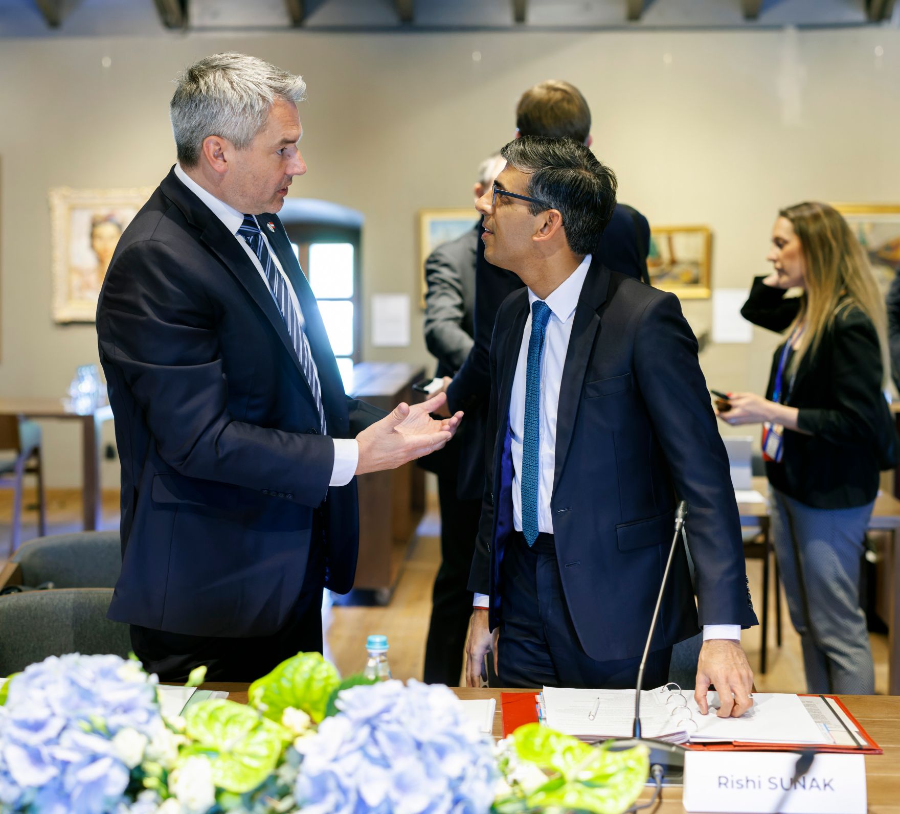 Am 1. Juni 2023 nahm Bundeskanzler Karl Nehammer (l.) am Gipfel der Europ&auml;ischen Politischen Gemeinschaft in der Republik Moldau teil. Im Bild mit dem Premierminister des Vereinigten K&ouml;nigreichs Rishi Sunak (r.).