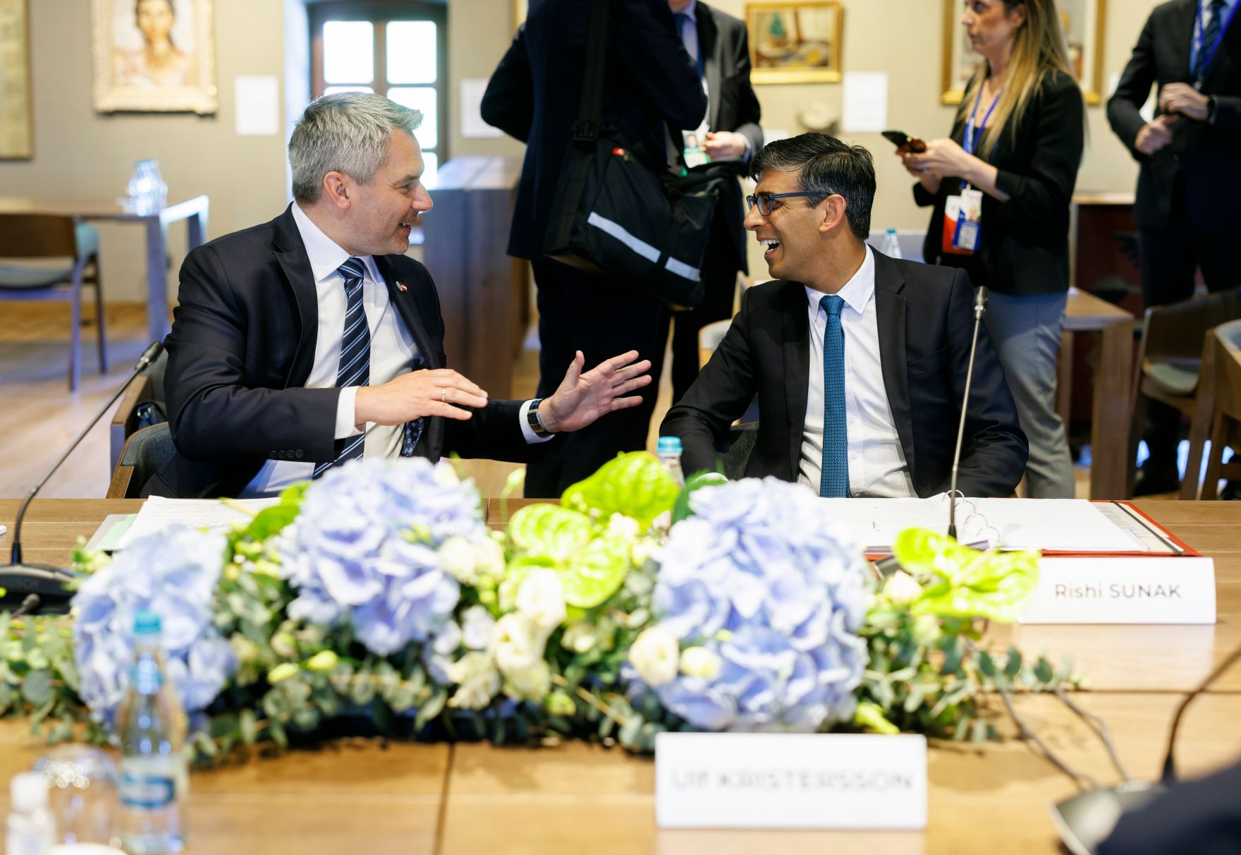 Am 1. Juni 2023 nahm Bundeskanzler Karl Nehammer (l.) am Gipfel der Europ&auml;ischen Politischen Gemeinschaft in der Republik Moldau teil. Im Bild mit dem Premierminister des Vereinigten K&ouml;nigreichs Rishi Sunak (r.).