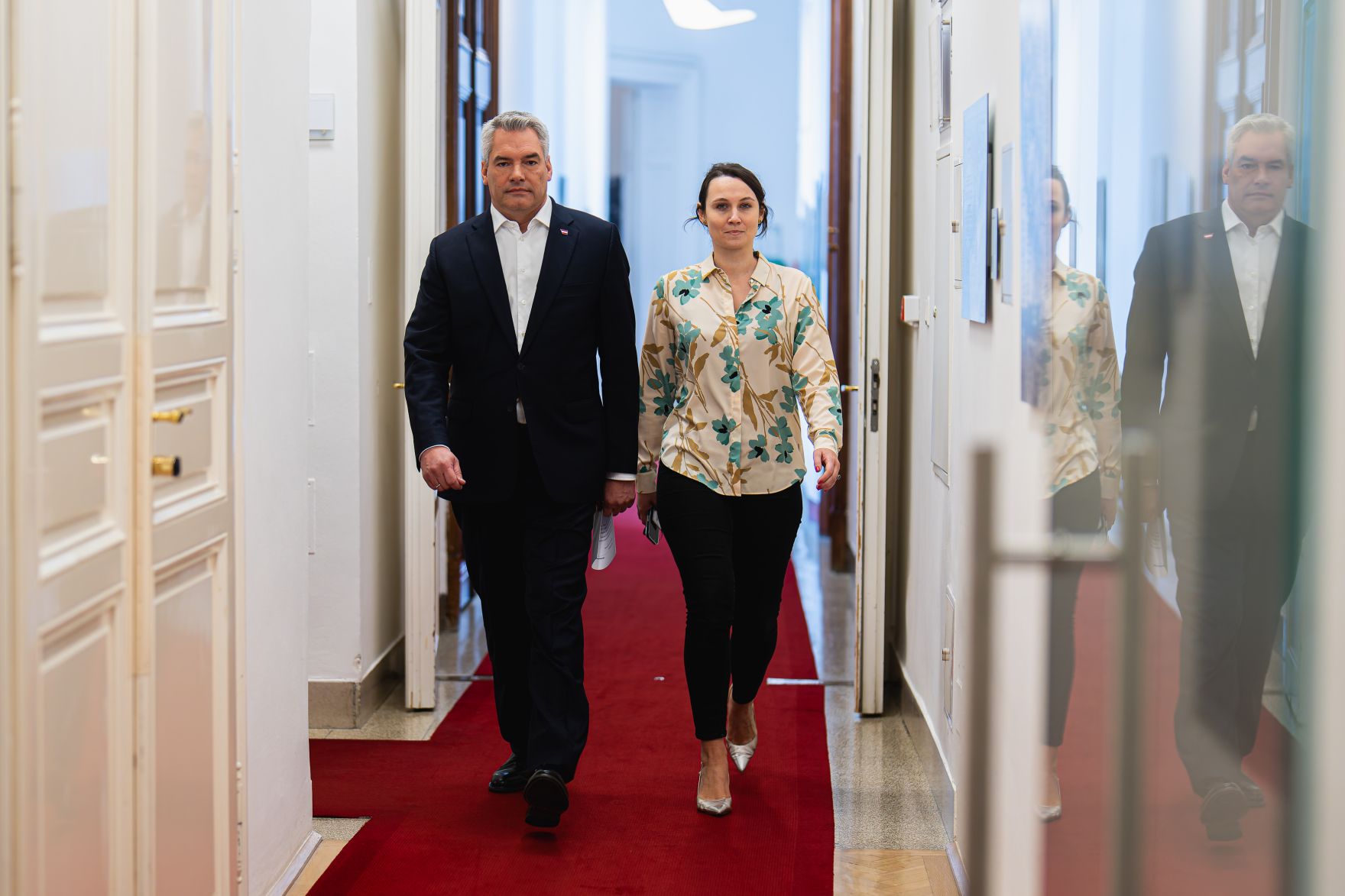 Am 25. Oktober 2024 gab Bundeskanzler Karl Nehammer (l.) ein Pressestatement.
