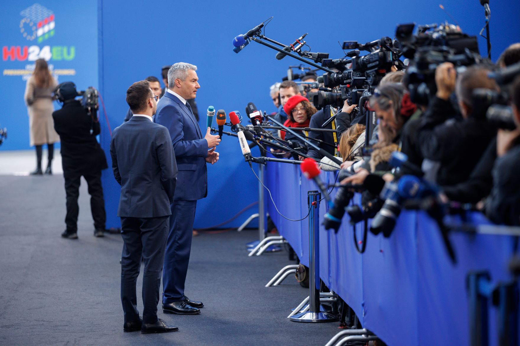 Am 7. November 2024 reiste Bundeskanzler Karl Nehammer anl&auml;sslich eines Arbeitsbesuches nach Budapest. Im Bild beim Doorstep der Informellen Tagung der Staats- und Regierungschefs.