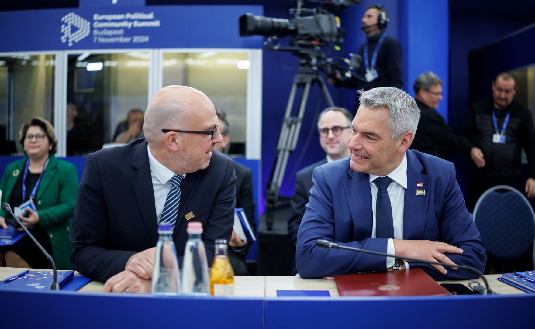 Am 7. November 2024 reiste Bundeskanzler Karl Nehammer (r.) anl&auml;sslich eines Arbeitsbesuches nach Budapest. Im Bild mit Daniel Risch (l.) dem Regierungschef und Minister f&uuml;r Pr&auml;sidiales und Finanzen des F&uuml;rstentums Liechtenstein.