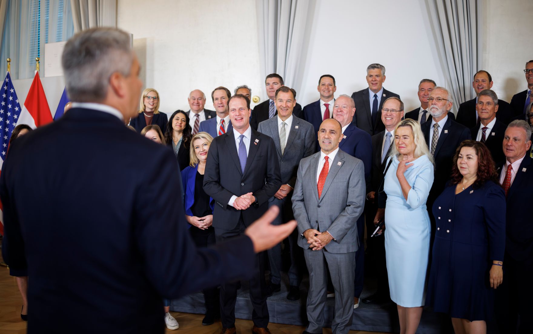 Am 11. November 2024 empfing Bundeskanzler Karl Nehammer eine Delegation des US-Kongress im Bundeskanzleramt.