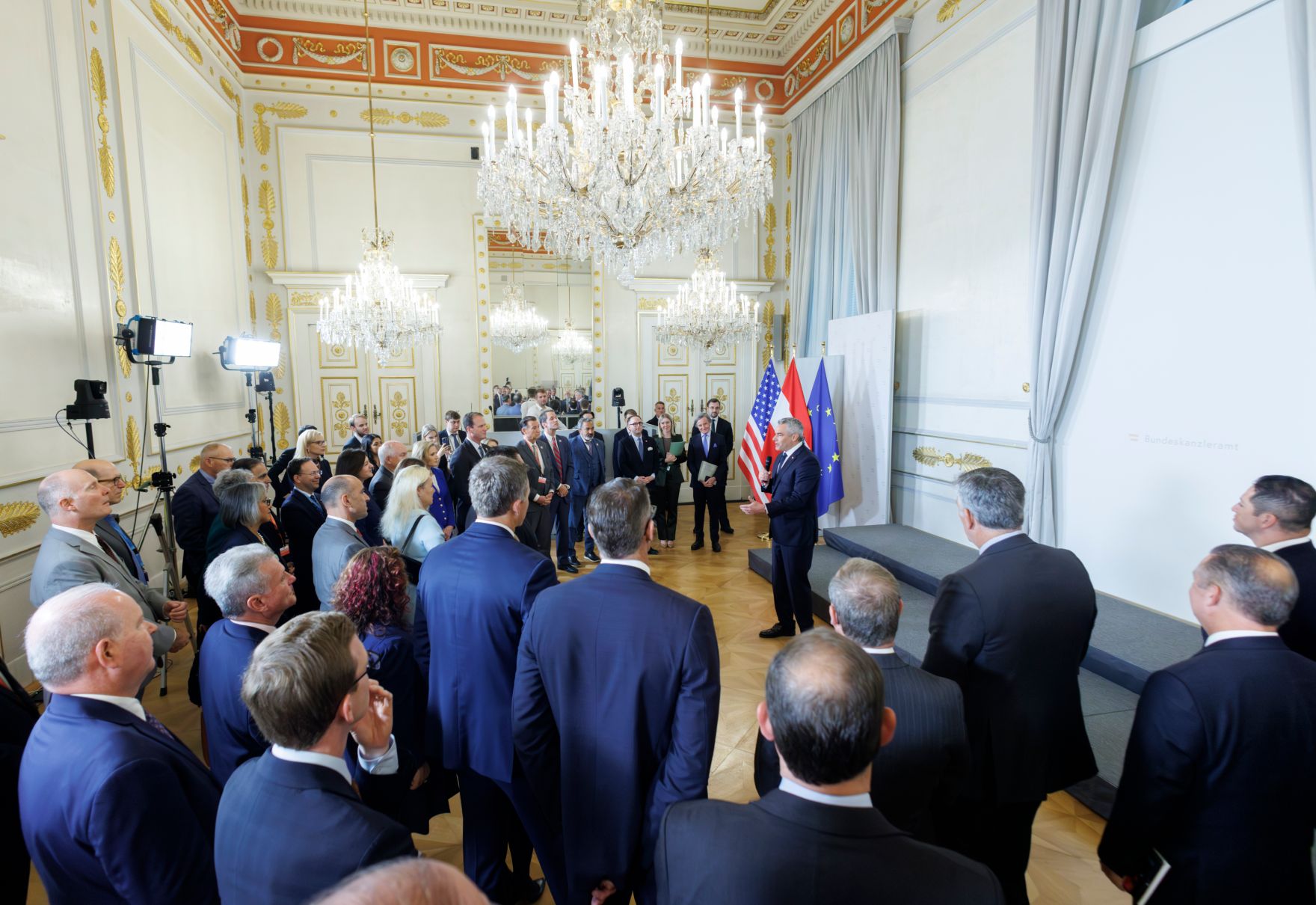 Am 11. November 2024 empfing Bundeskanzler Karl Nehammer eine Delegation des US-Kongress im Bundeskanzleramt.