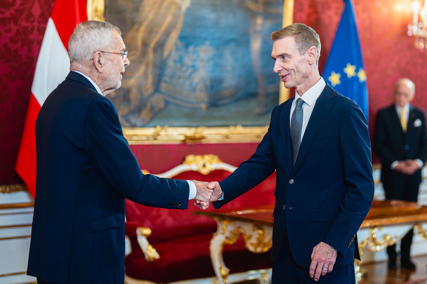 Am 20. November 2024 wurde Bundesminister Gunter Mayr (l.) angelobt. Im Bild mit Bundespr&auml;sident Alexander van der Bellen (r.).