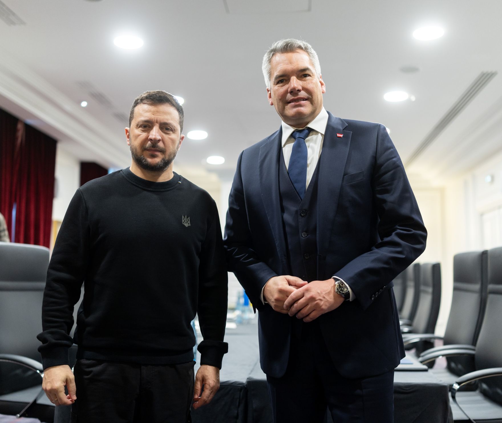Am 7. Dezember 2024 reiste Bundeskanzler Karl Nehammer (r.) anl&auml;sslich der Er&ouml;ffnungszeremonie im Notre Dame de Paris zu einem mehrt&auml;gigen Arbeitsbesuch nach Paris. Im Bild mit dem ukrainischen Pr&auml;sidenten Wolodymyr Selenskyj (l.).