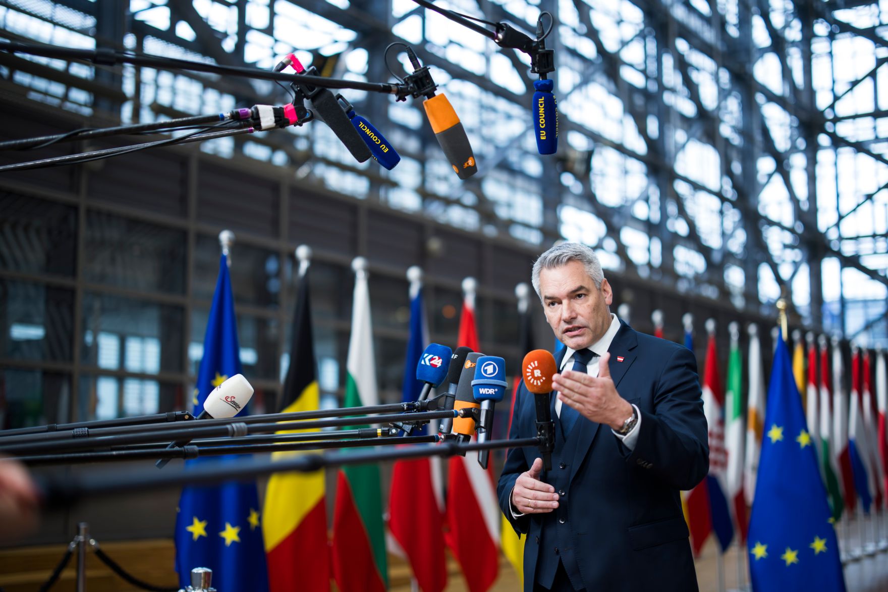 Am 19. Dezember 2024 nahm Bundeskanzler Karl Nehammer (l.) an dem Treffen der EU-Staats- und Regierungschefs in Br&uuml;ssel teil. Im Bild beim Doorstep.