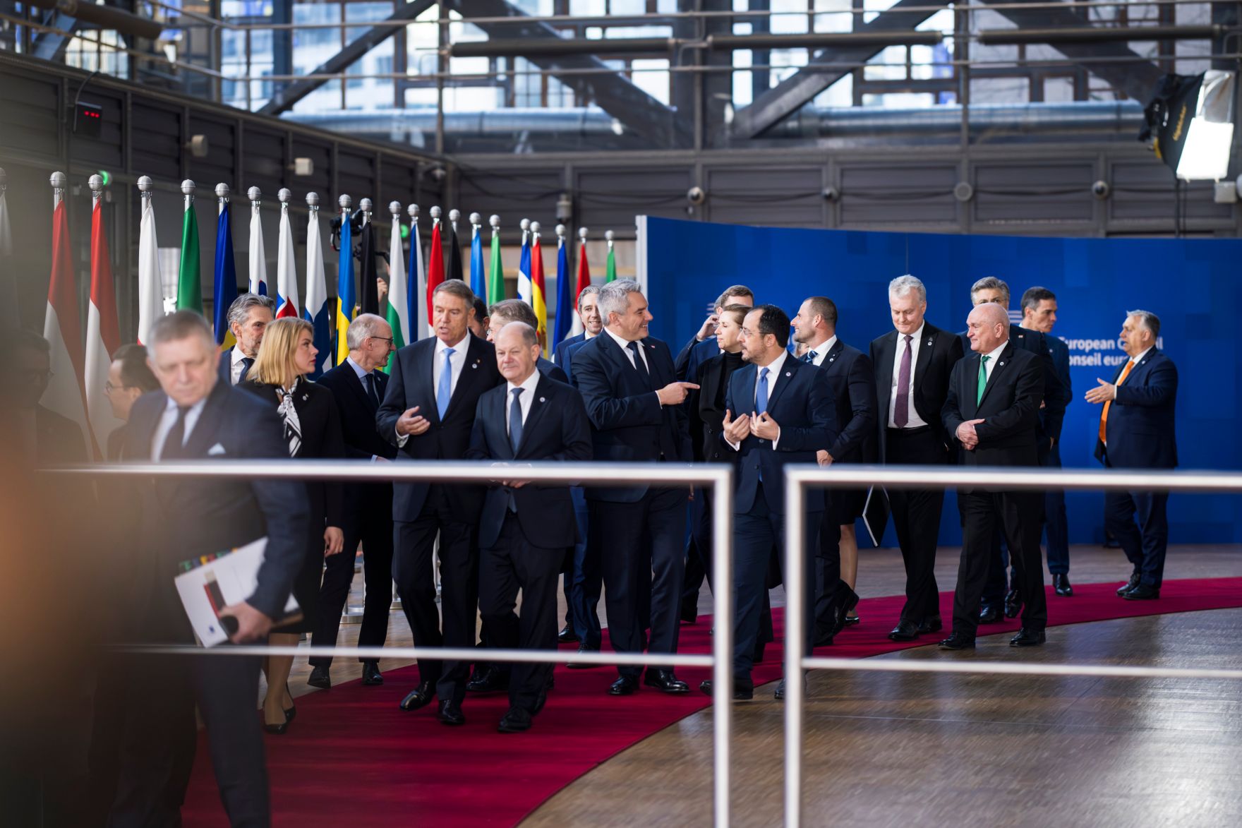 Am 19. Dezember 2024 nahm Bundeskanzler Karl Nehammer an dem Treffen der EU-Staats- und Regierungschefs in Br&uuml;ssel teil. Im Bild beim Gruppenfoto.