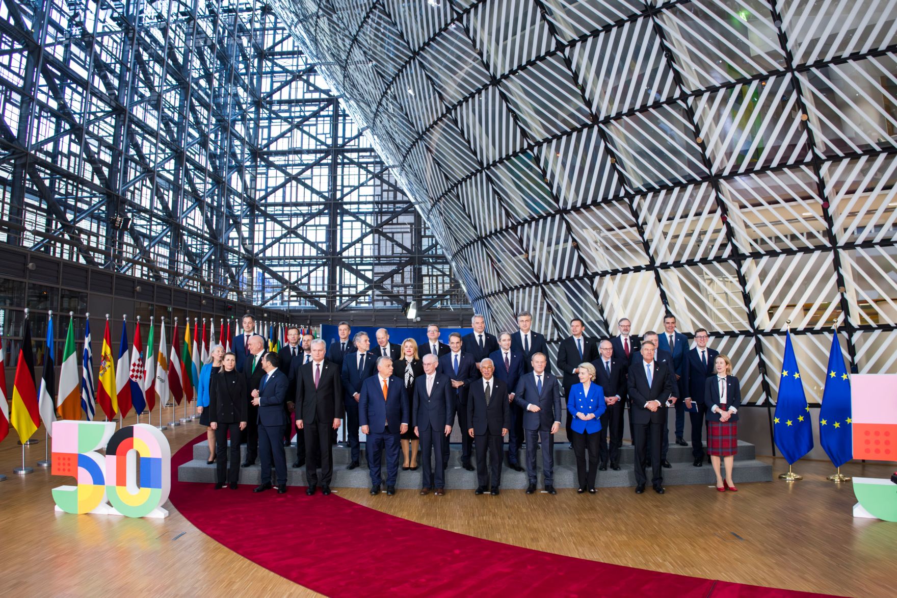 Am 19. Dezember 2024 nahm Bundeskanzler Karl Nehammer an dem Treffen der EU-Staats- und Regierungschefs in Br&uuml;ssel teil. Im Bild beim Gruppenfoto.