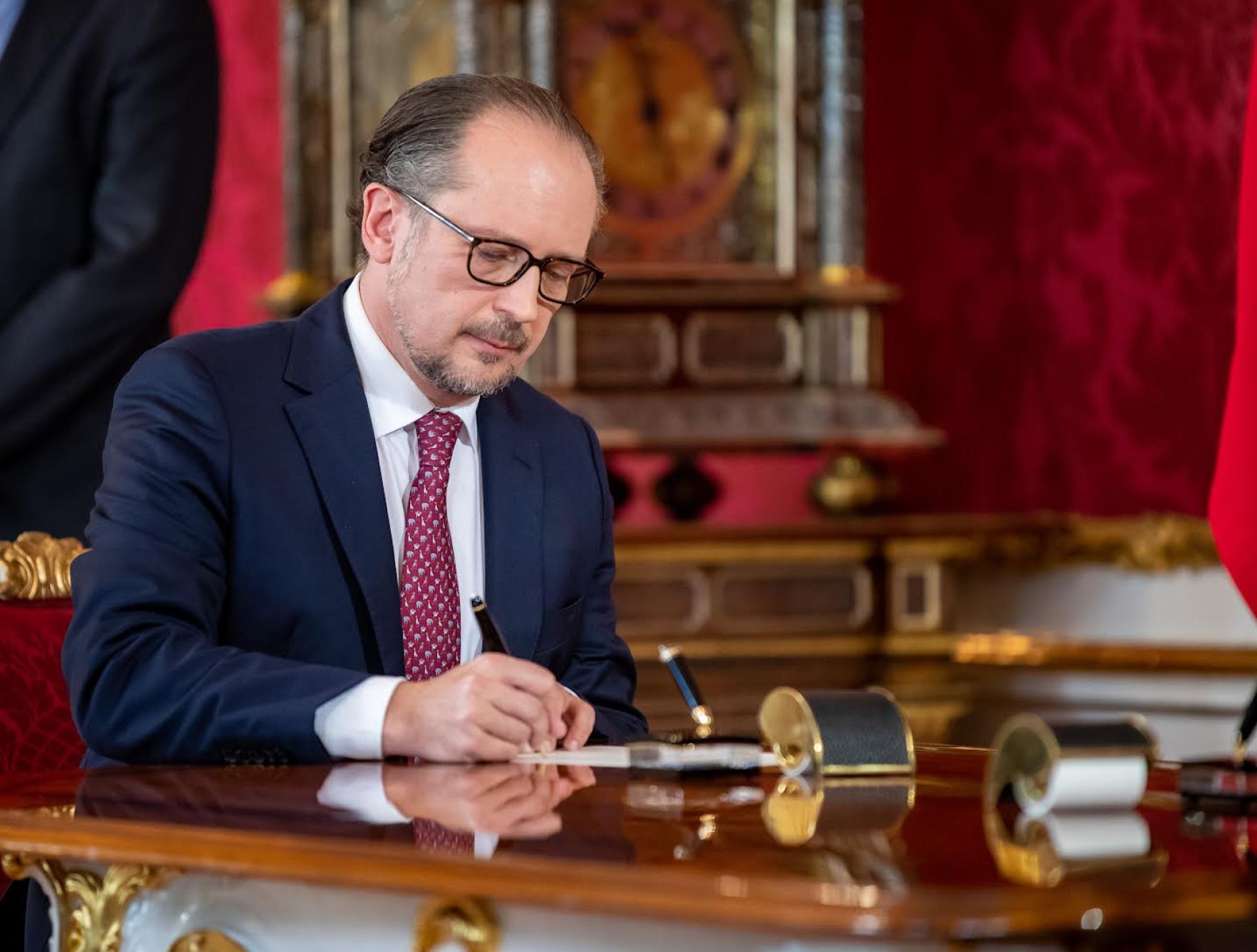 Am 11. Oktober 2021 wurde Bundeskanzler Alexander Schallenberg (im Bild) angelobt.