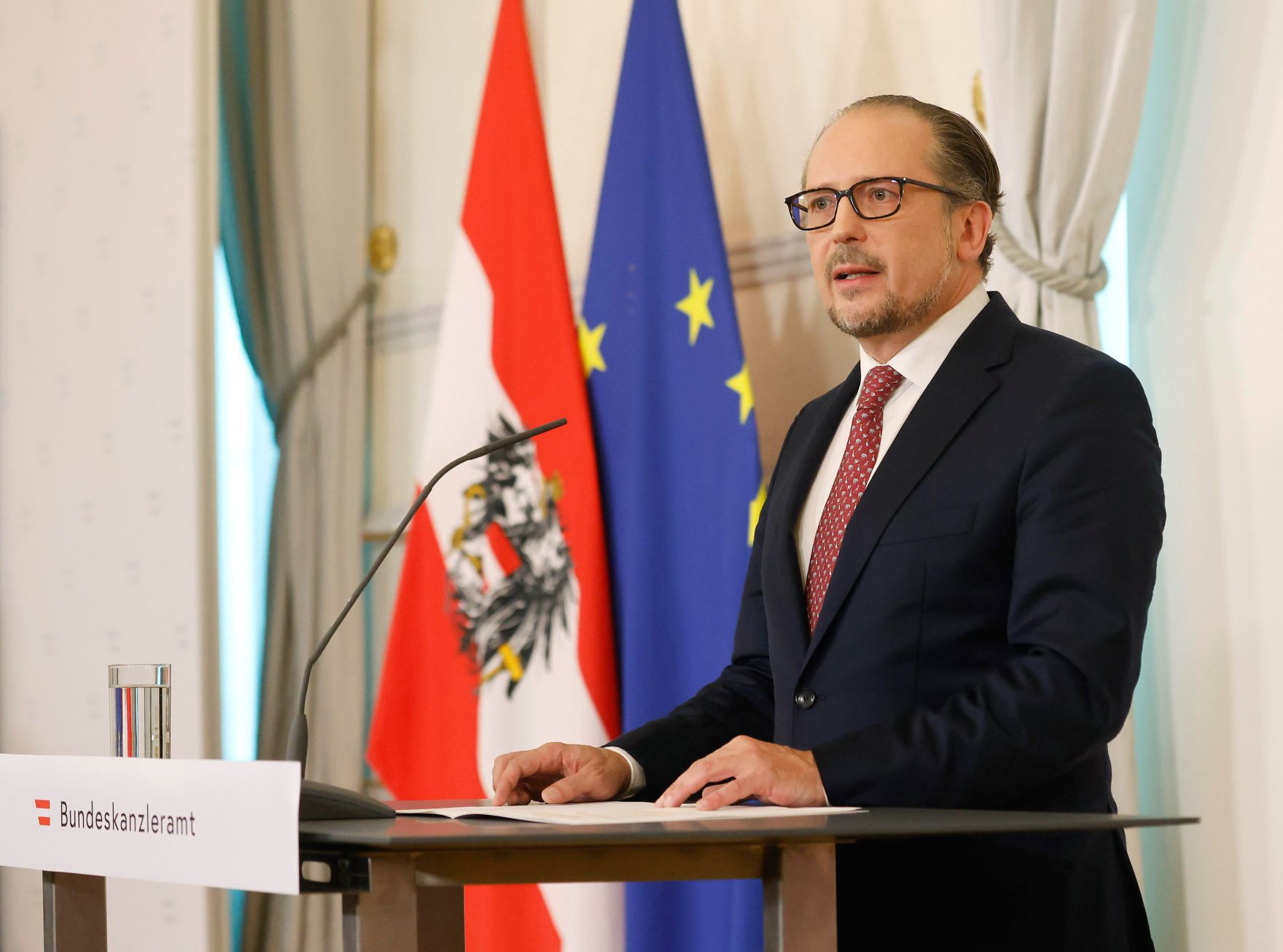 Am 11. Oktober 2021 gab Bundeskanzler Alexander Schallenberg (im Bild) ein Statement nach seiner Angelobung.