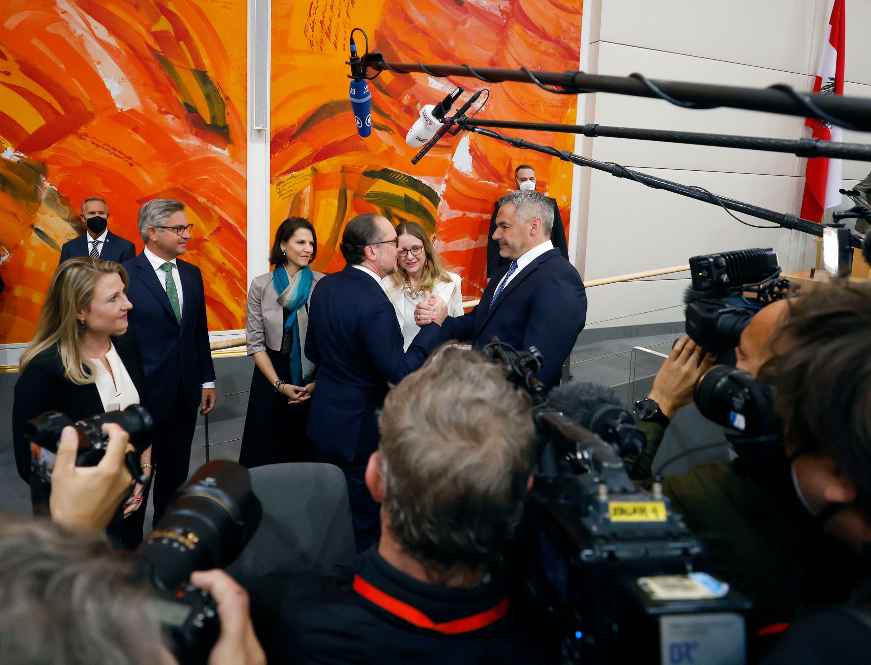 Am 12. Oktober 2021 stellte Bundeskanzler Alexander Schallenberg im Nationalrat im Parlament das Arbeitsprogramm der Bundesregierung vor. Im Bild (v.l.n.r.) Bundesministerin Susanne Raab, Staatssekret&auml;r Magnus Brunner, Bundesministerin Karoline Edtstadler, Bundeskanzler Alexander Schallenberg, Bundesministerin Margarethe Schramb&ouml;ck und Bundesminister Karl Nehammer.