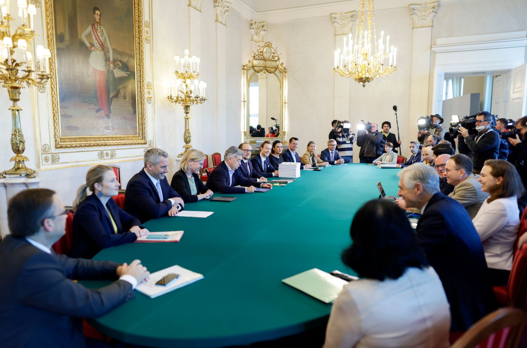 Am 13. Oktober 2021 fand der Ministerrat im Bundeskanzleramt statt.