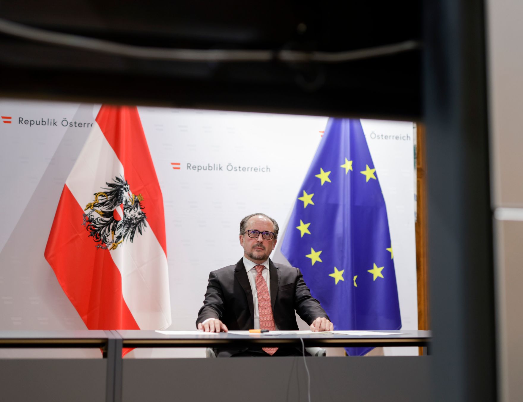 Am 19. Oktober 2021 nahm Bundeskanzler Alexander Schallenberg an der Videokonferenz zum bevorstehen Europ&auml;ischen Rat teil. Im Bild mit dem Pr&auml;sideten des Europ&auml;ischen Rats Charles Michel, der finnischen Premierministerin Sanna Marin, dem ungarischen Premier Viktor Orban und den Pr&auml;sidenten der bulgarischen Republik Rumen Radev.