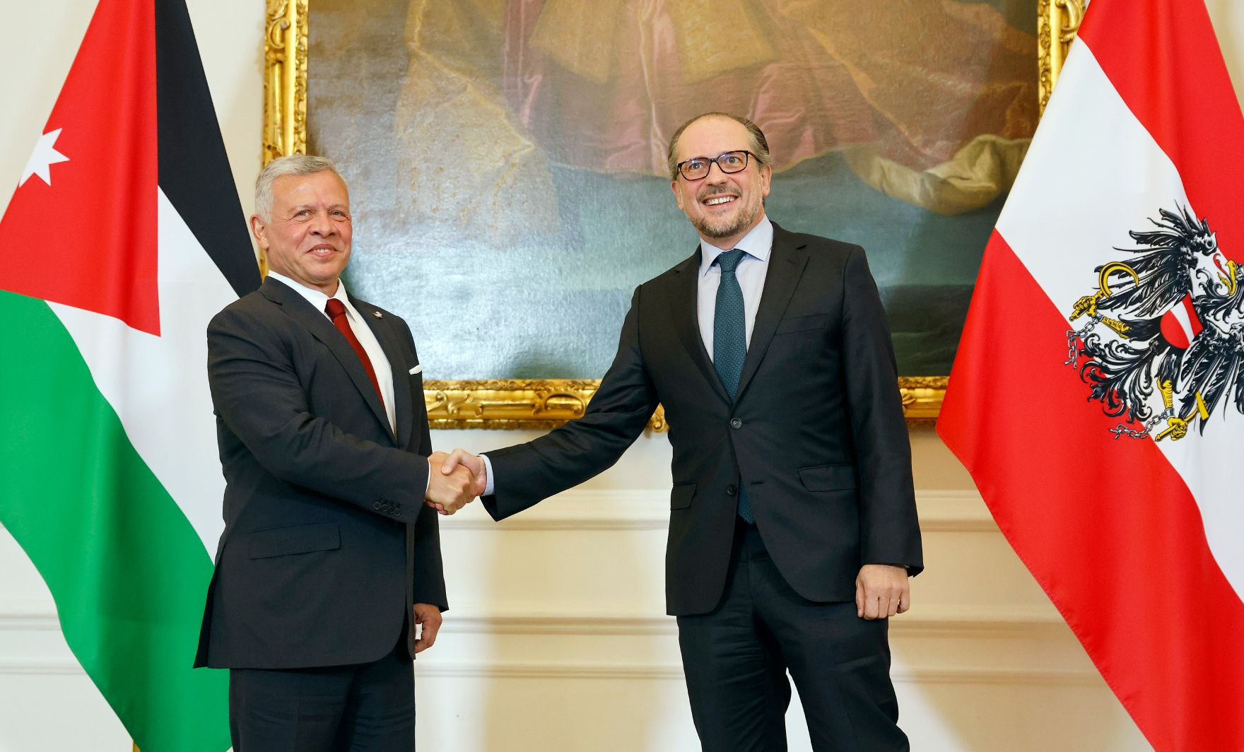 Am 25. Oktober 2021 empfing Bundeskanzler Alexander Schallenberg (r.) den K&ouml;nig des Haschemitischen K&ouml;nigreichs Jordanien, Abdullah II Ibn Al- Hussein (l.).