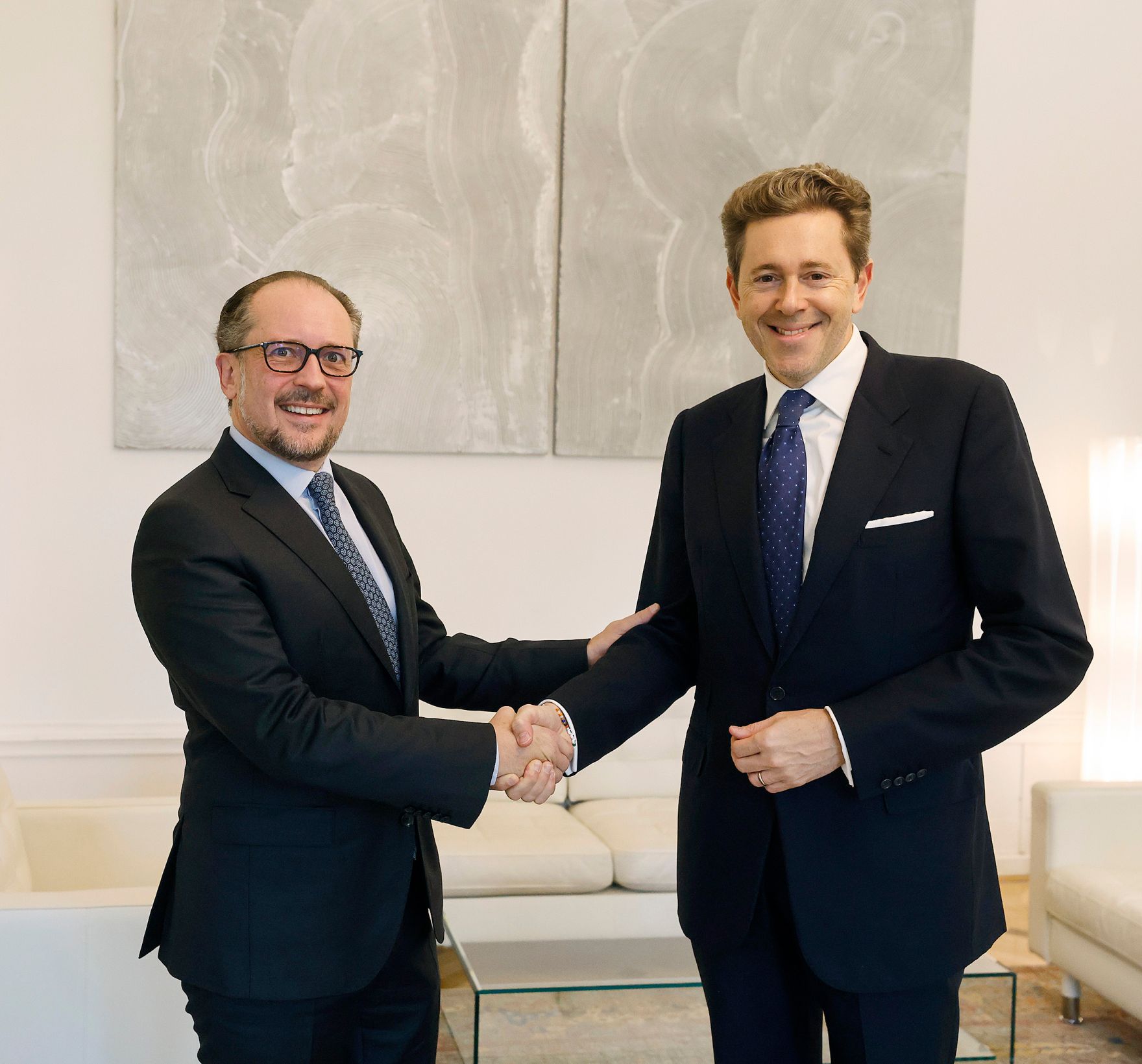 Am 29. Oktober 2021 empfing Bundeskanzler Alexander Schallenberg (l.) den WKO Pr&auml;sidenten Harald Mahrer (r.).