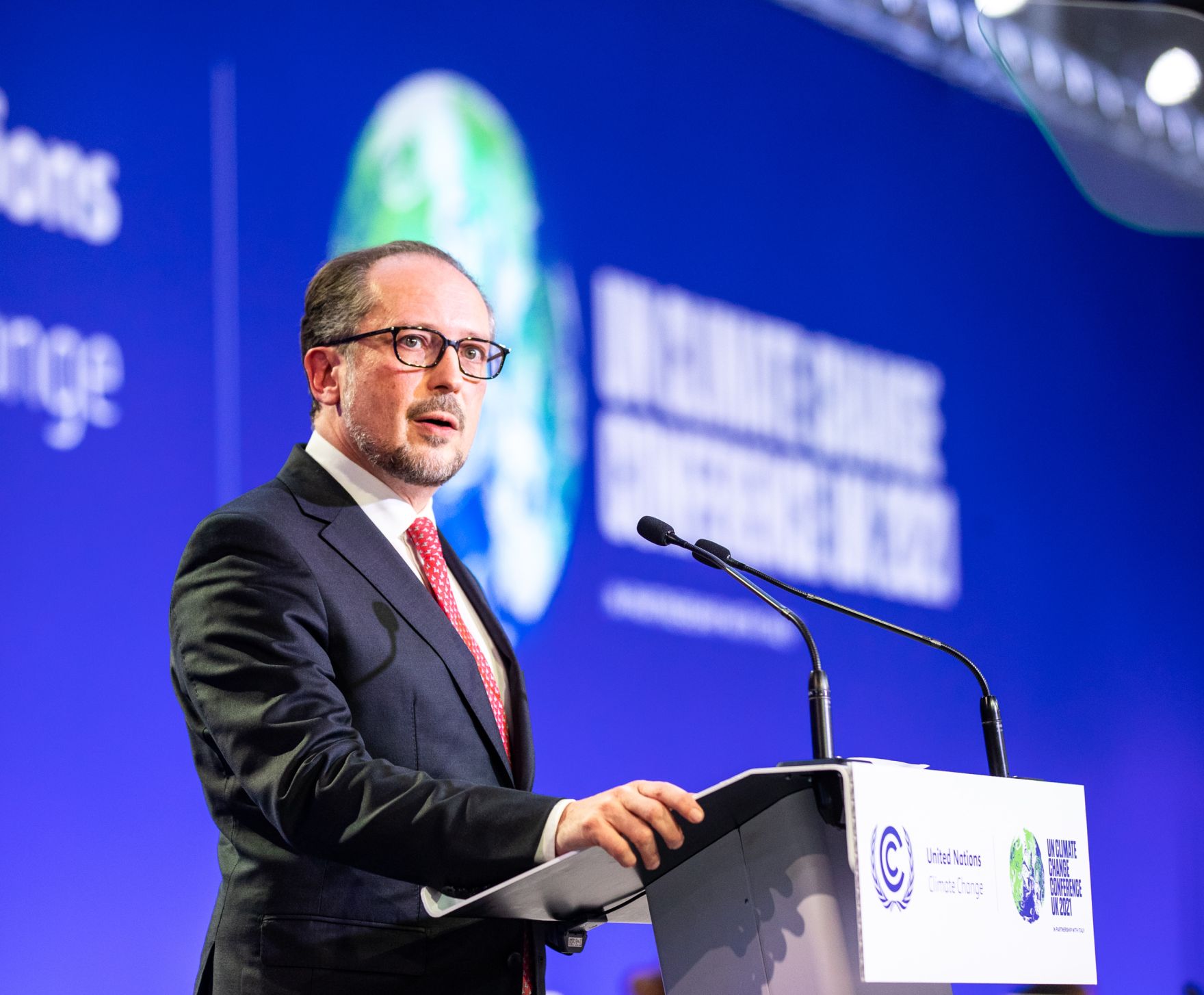 Am 1. November 2021 nahm Bundeskanzler Alexander Schallenberg (im Bild) an der UN-Klimakonferenz 2021 in Glasgow teil. Im Bild bei der Keynote.