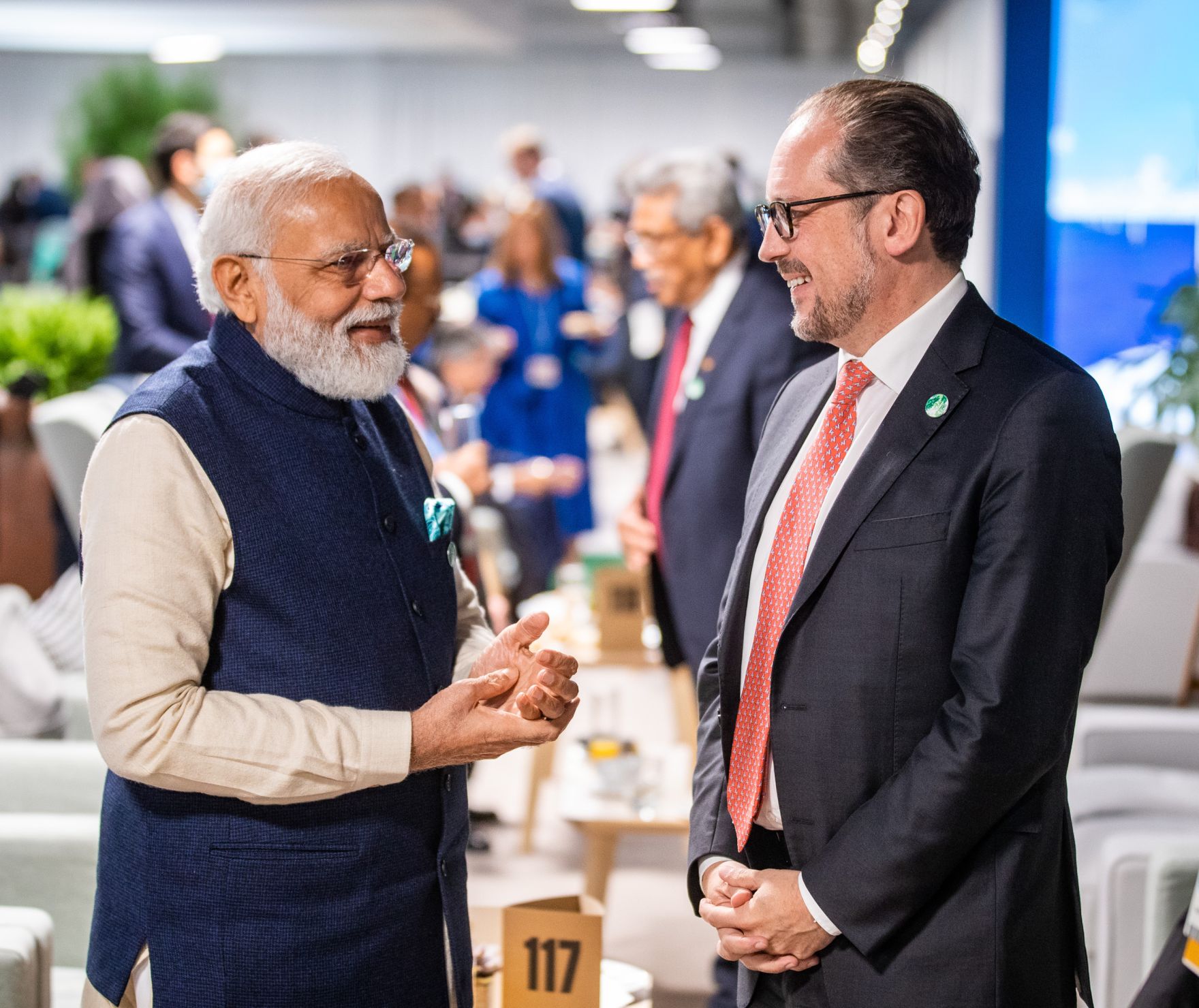 Am 1. November 2021 nahm Bundeskanzler Alexander Schallenberg (r.) an der UN-Klimakonferenz 2021 in Glasgow teil. Im Bild mit dem indischen Premierminister Narendra Modi (l.).