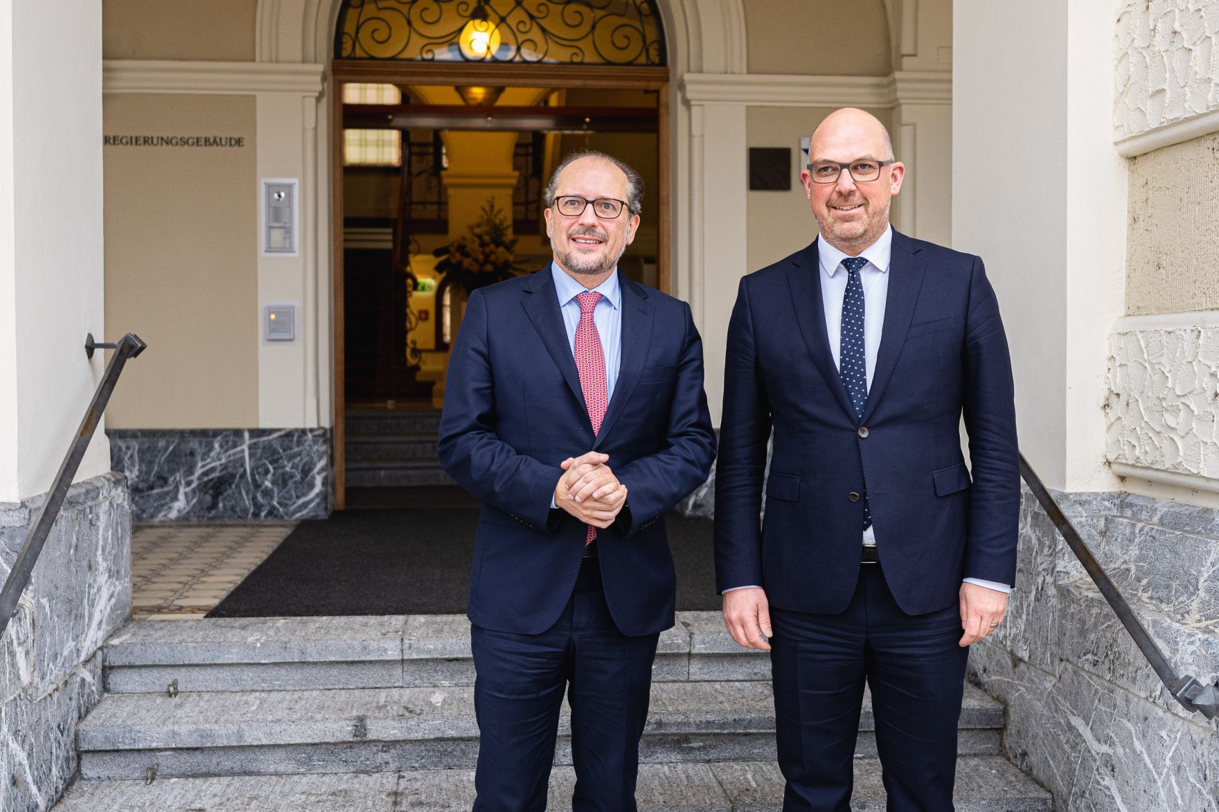 Am 11. November 2021 reiste Bundeskanzler Alexander Schallenberg (l.) zu einem Arbeitsbesuch nach Liechtenstein. Im Bild mit dem Regierungschef des F&uuml;rstentums Liechtenstein Daniel Risch (r.).