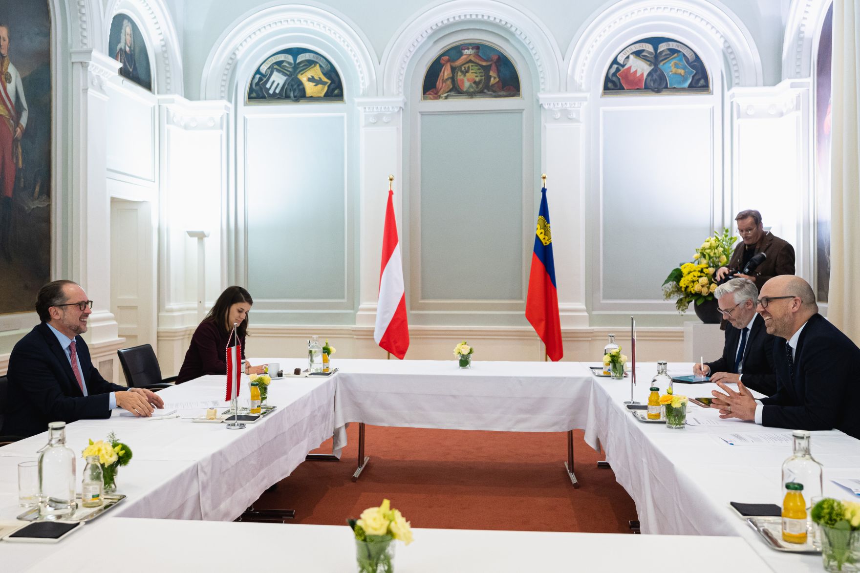 Am 11. November 2021 reiste Bundeskanzler Alexander Schallenberg (l.) zu einem Arbeitsbesuch nach Liechtenstein. Im Bild mit dem Regierungschef des F&uuml;rstentums Liechtenstein Daniel Risch (r.).