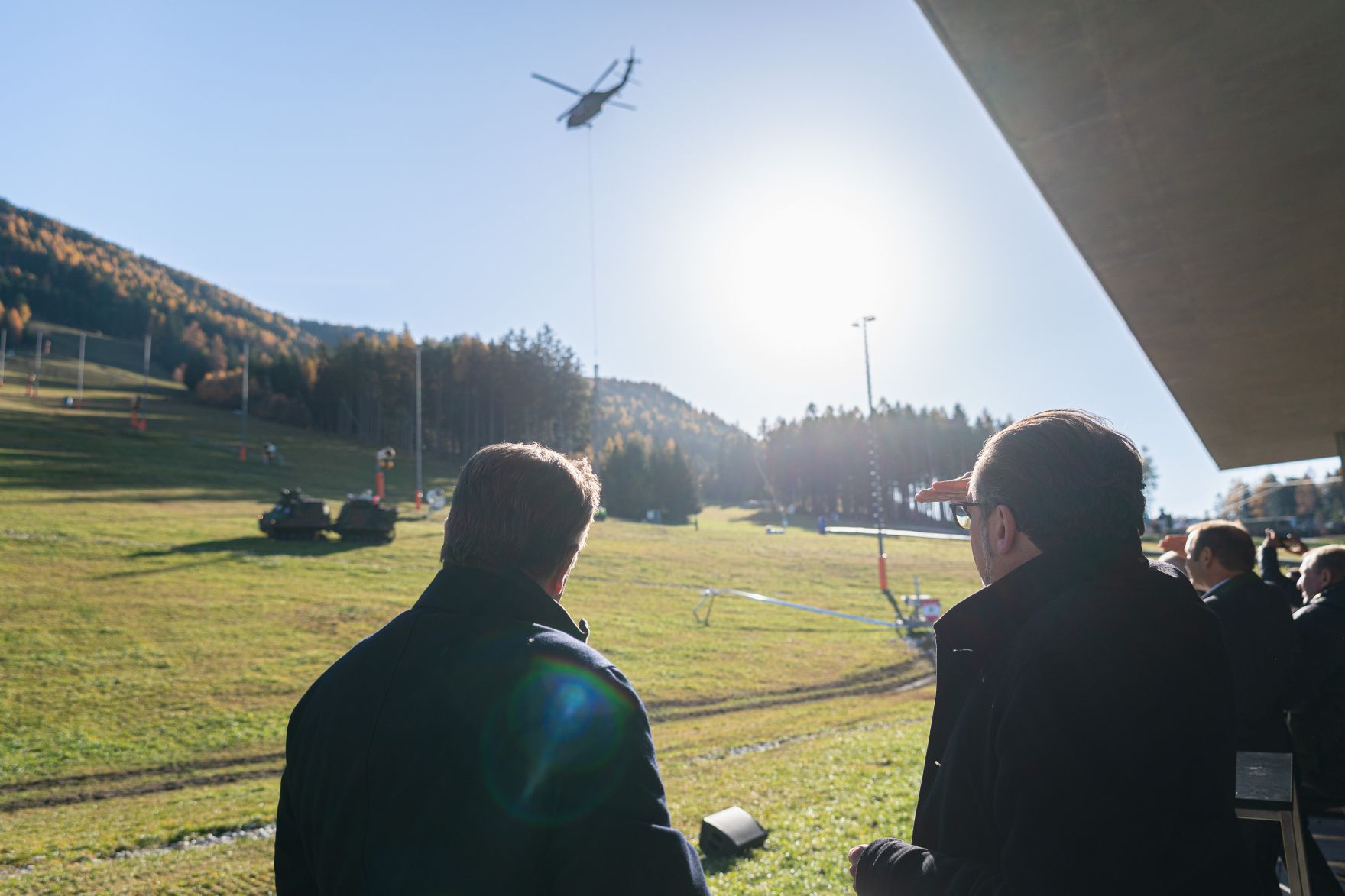 Am 12. November 2021 nahm Bundeskanzler Alexander Schallenberg (r.) im Rahmen seines Bundesl&auml;ndertags in Tirol an der Blackout&uuml;bung teil. Im Bild mit Landeshauptmann G&uuml;nther Platter (l.).