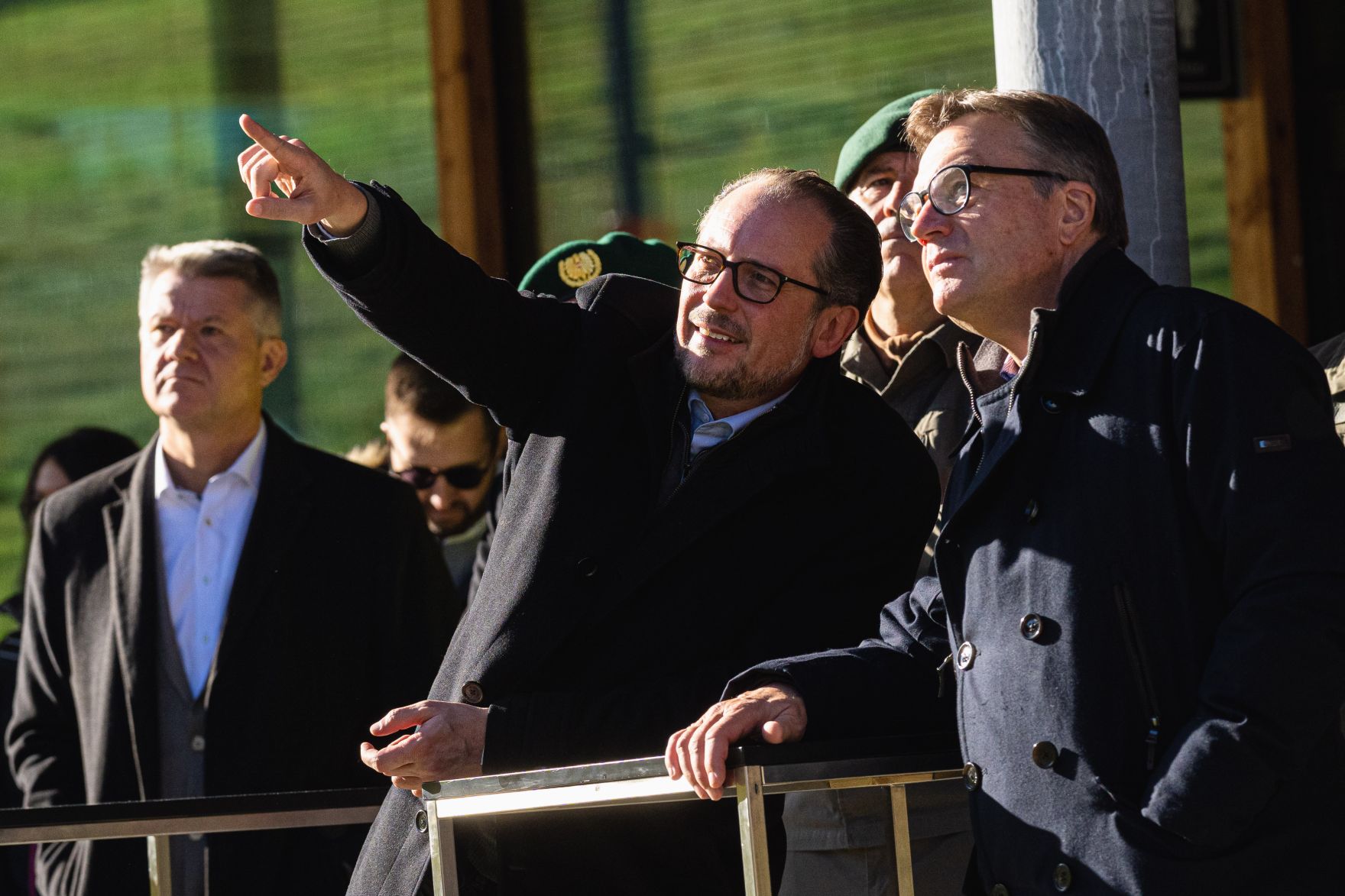 Am 12. November 2021 nahm Bundeskanzler Alexander Schallenberg (l.) im Rahmen seines Bundesl&auml;ndertags in Tirol an der Blackout&uuml;bung teil. Im Bild mit Landeshauptmann G&uuml;nther Platter (r.).