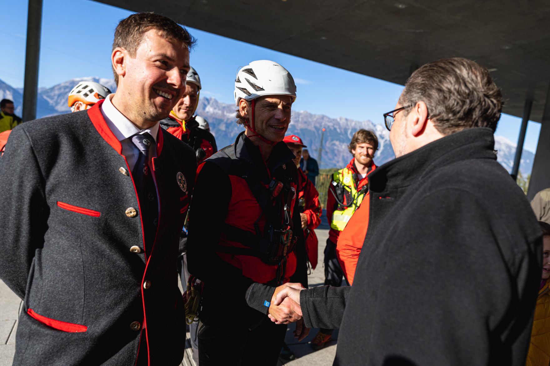 Am 12. November 2021 nahm Bundeskanzler Alexander Schallenberg (r.) im Rahmen seines Bundesl&auml;ndertags in Tirol an der Blackout&uuml;bung teil.