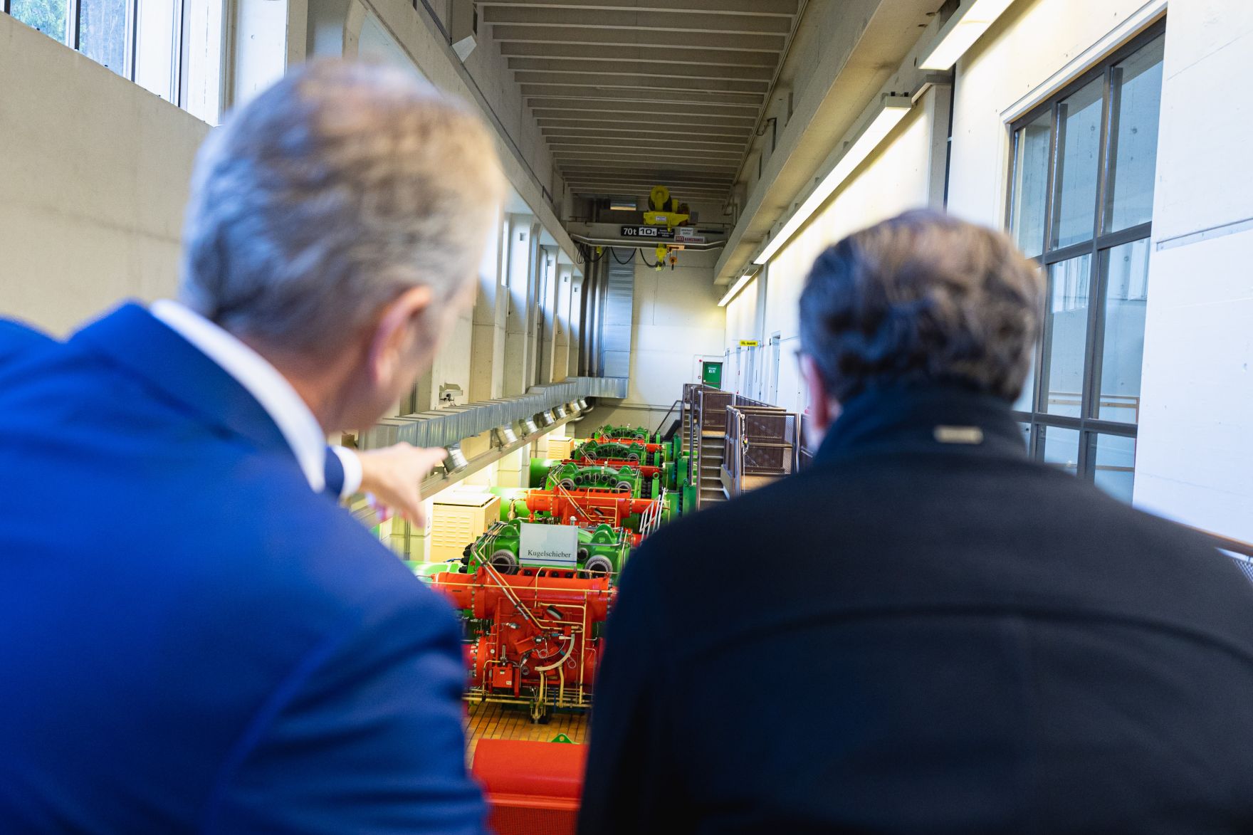Am 12. November 2021 besuchte Bundeskanzler Alexander Schallenberg (r.) im Rahmen seines Bundesl&auml;ndertags in Tirol die TIWAG-Tiroler Wasserkraft AG.