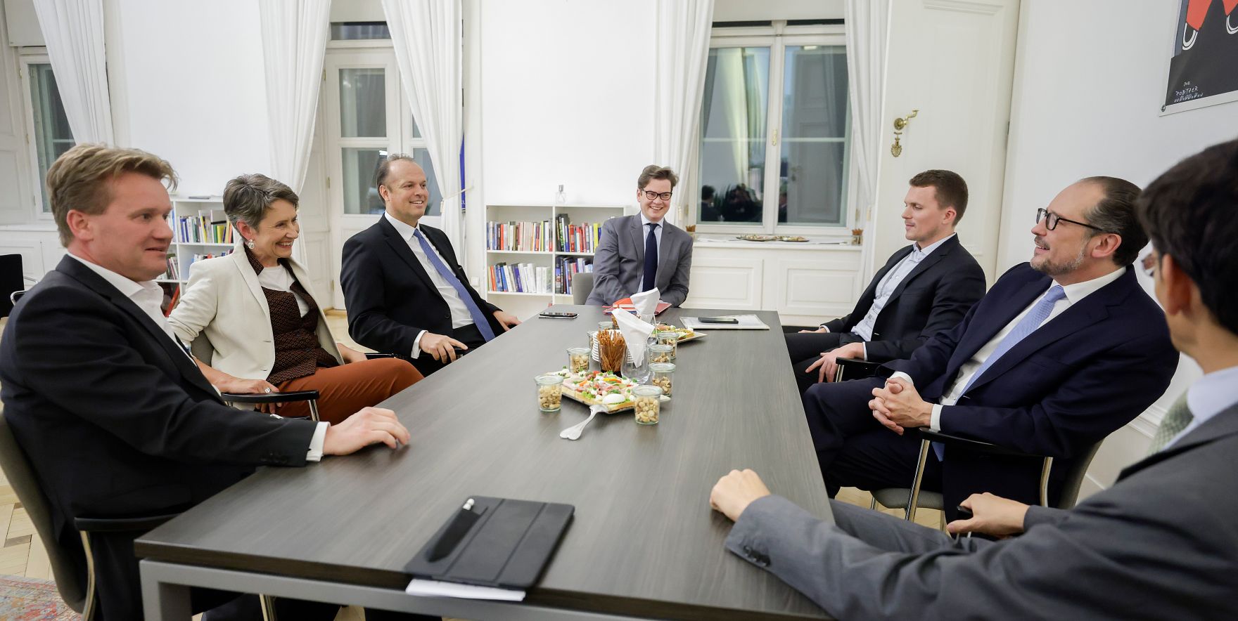 Am 15. November 2021 empfing Bundeskanzler Alexander Schallenberg das IV Pr&auml;sidium zu einem Gespr&auml;ch.