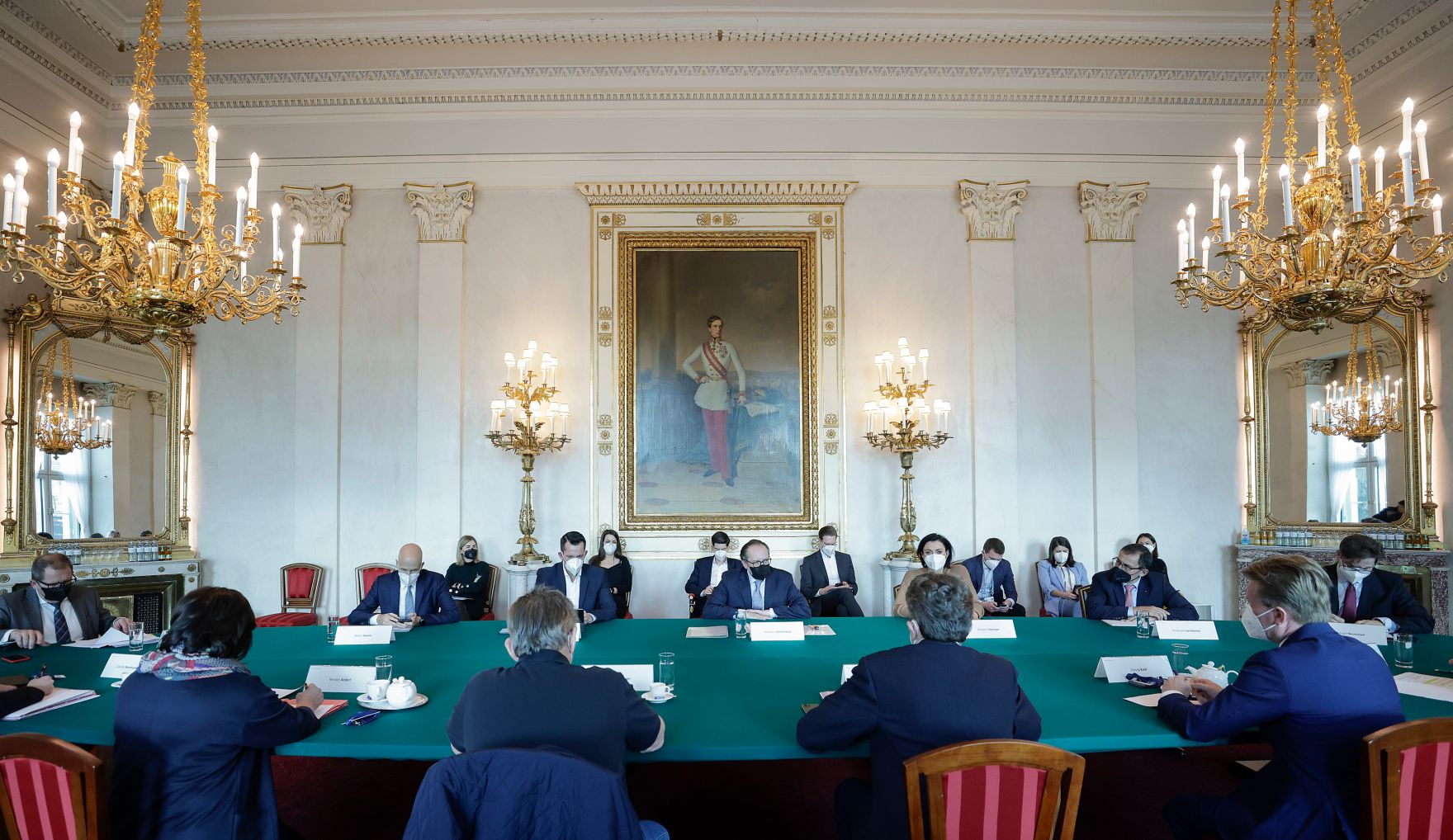 Am 18. November 2021 fand ein treffen zwischen Mitgliedern der Bundesregierung und der Sozialpartner zum Thema &bdquo;Ma&szlig;nahmen im Kampf gegen Corona&ldquo; statt.