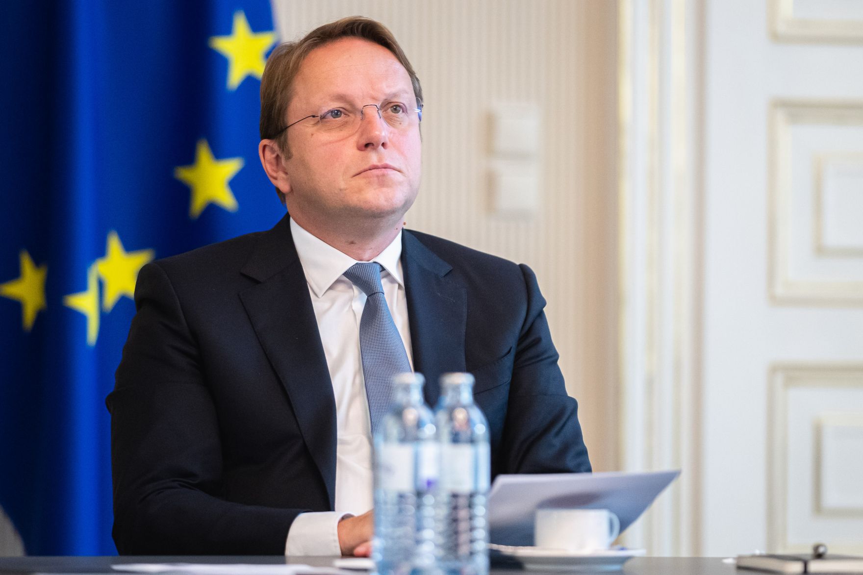 Am 22. November 2021 lud Bundeskanzler Alexander Schallenberg gemeinsam mit Bundesminister Michael Linhart zu der Belarus Videokonferenz ein. Im Bild der EU-Kommissar Oliv&eacute;r V&aacute;rhelyi.