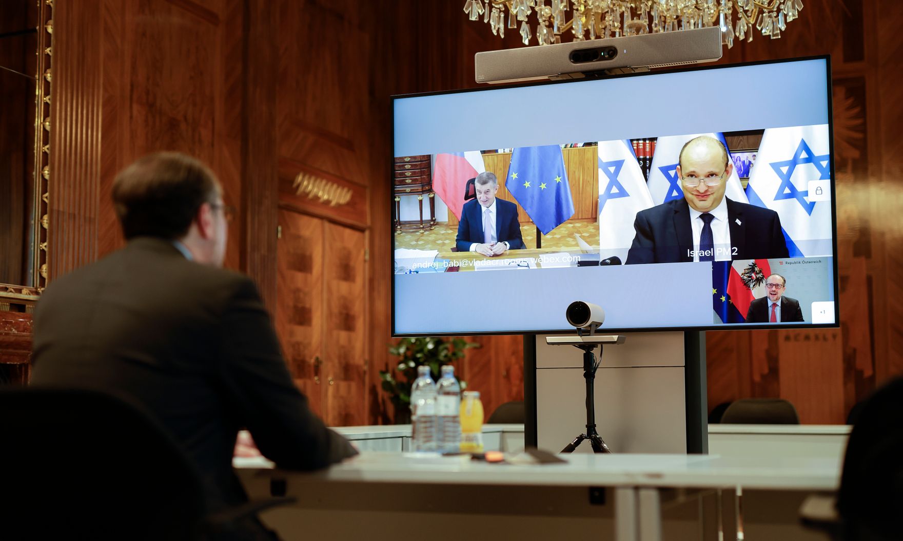 Am 30. November 2021 lud Bundeskanzler Alexander Schallenberg (l.) zu einer Videokonferenz mit dem israelischen Premierminister Naftali Bennett und dem tschechischen Ministerpr&auml;sident Andrej Babi&scaron;.
