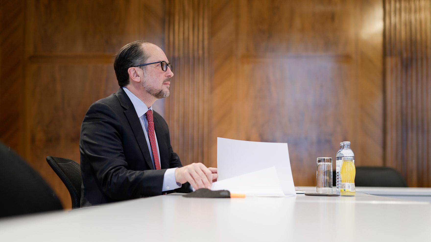 Am 30. November 2021 lud Bundeskanzler Alexander Schallenberg (im Bild) zu einer Videokonferenz mit dem israelischen Premierminister Naftali Bennett und dem tschechischen Ministerpr&auml;sident Andrej Babi&scaron;.