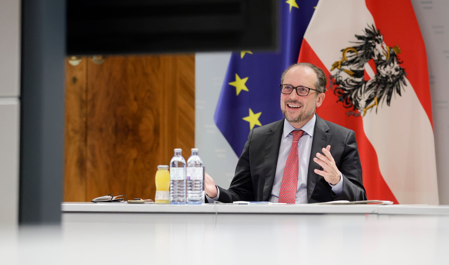 Am 30. November 2021 lud Bundeskanzler Alexander Schallenberg den slowenischen Premierminister Janez Jansa zu einer Videokonferenz ein.