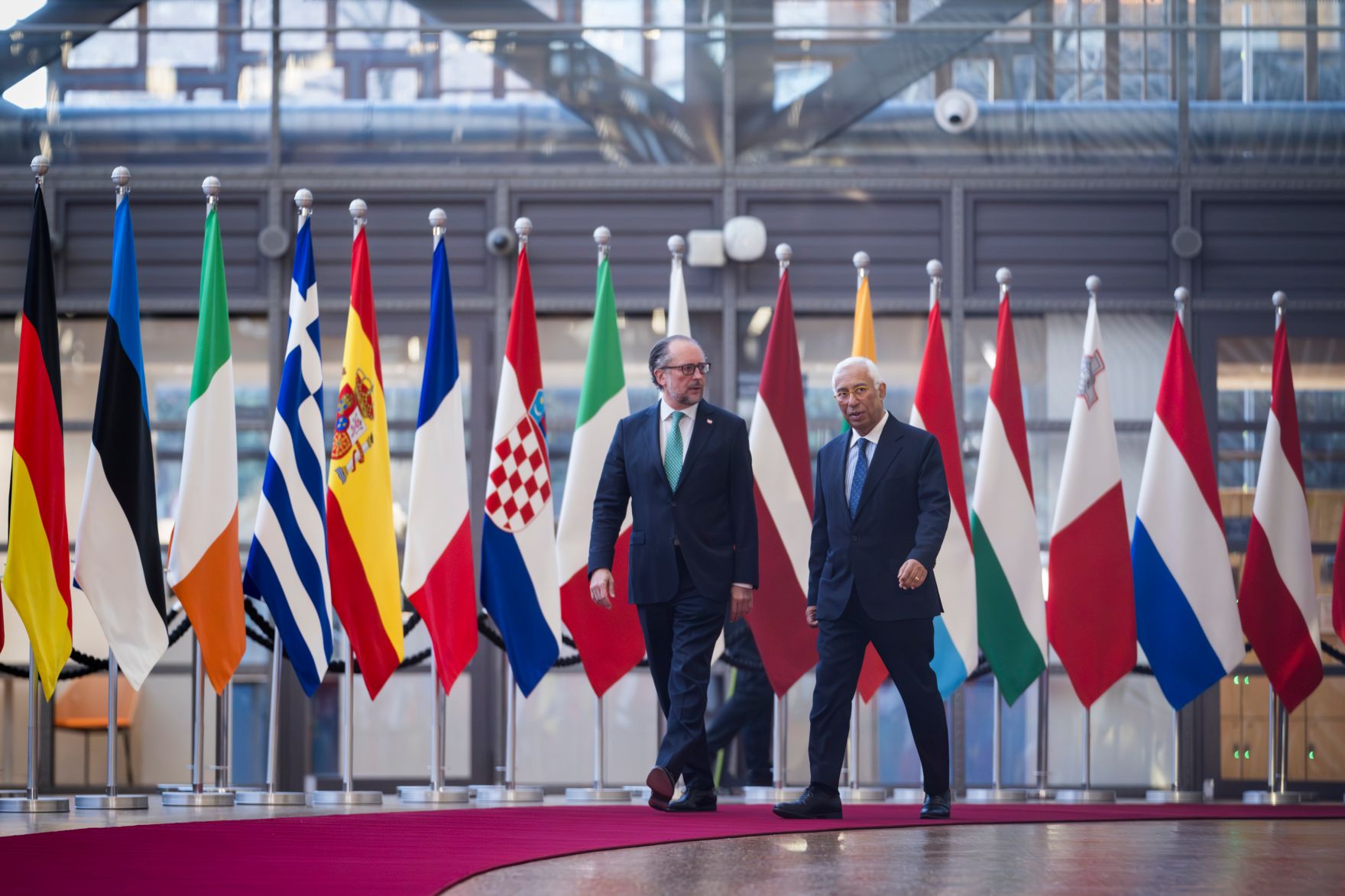 Am 13. J&auml;nner 2025 reiste Bundeskanzler Alexander Schallenberg (l.) zu einem Arbeitsbesuch nach Br&uuml;ssel. Im Bild bei einem Gespr&auml;ch mit dem Pr&auml;sident des Europ&auml;ischen Rates Ant&oacute;nio Costa (r.).