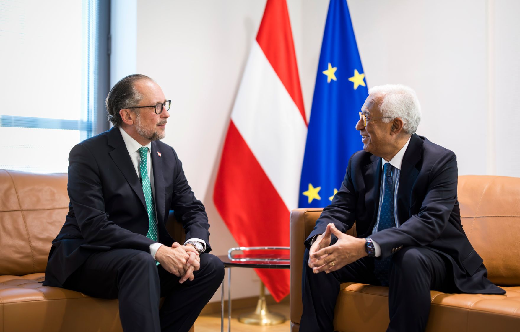 Am 13. J&auml;nner 2025 reiste Bundeskanzler Alexander Schallenberg (l.) zu einem Arbeitsbesuch nach Br&uuml;ssel. Im Bild bei einem Gespr&auml;ch mit dem Pr&auml;sident des Europ&auml;ischen Rates Ant&oacute;nio Costa (r.).