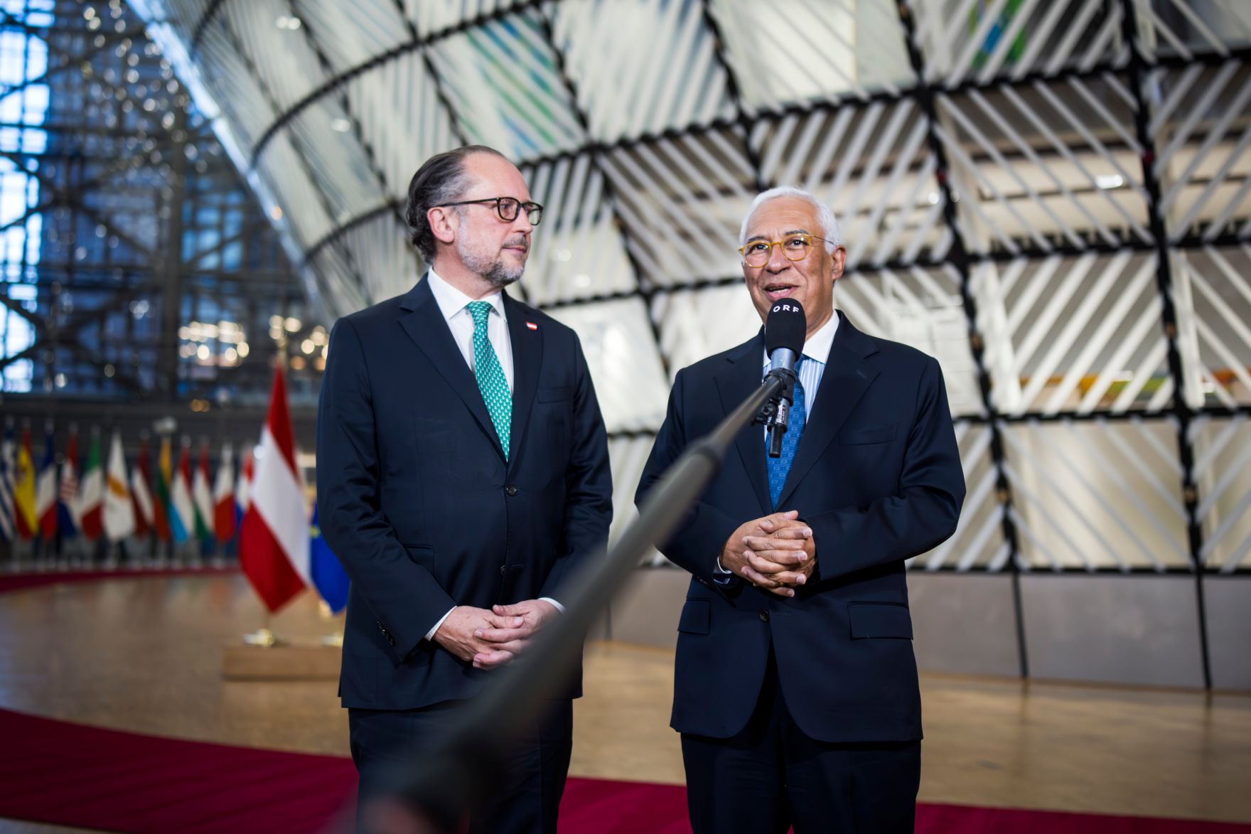 Am 13. J&auml;nner 2025 reiste Bundeskanzler Alexander Schallenberg (l.) zu einem Arbeitsbesuch nach Br&uuml;ssel. Im Bild bei einem Gespr&auml;ch mit dem Pr&auml;sident des Europ&auml;ischen Rates Ant&oacute;nio Costa (r.).