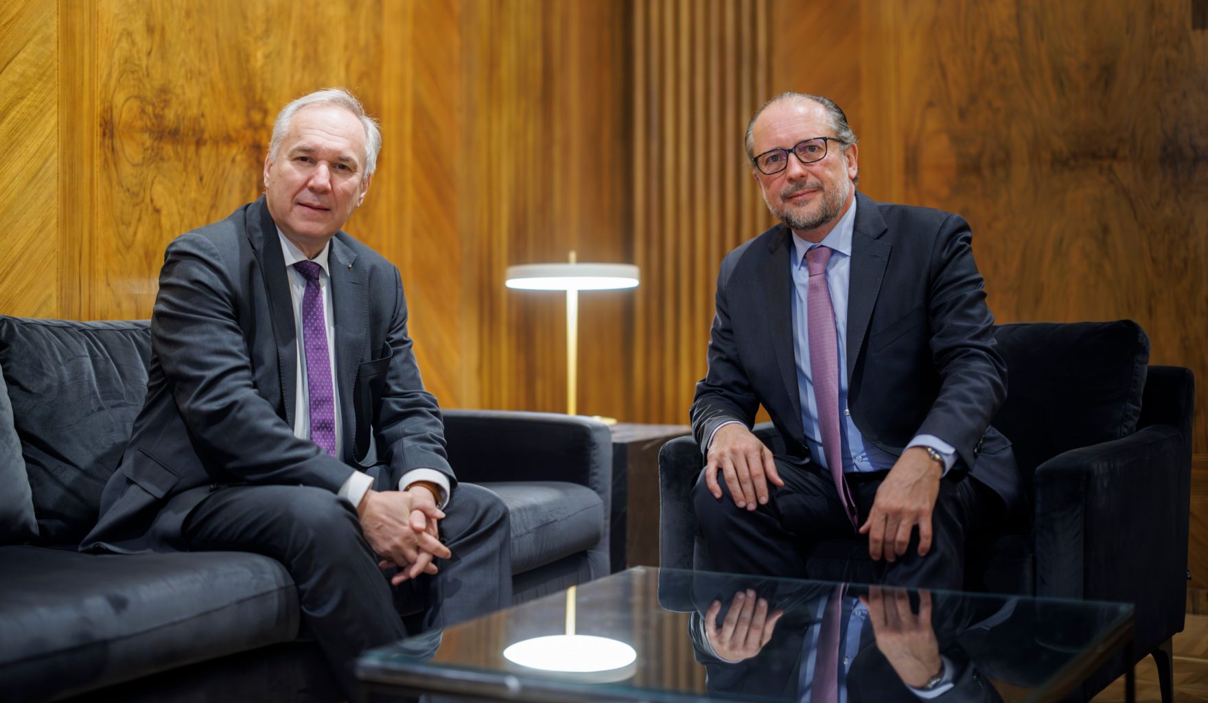 Am 16. J&auml;nner 2025 empfing Bundeskanzler Alexander Schallenberg (r.) den 1. Nationalratspr&auml;sident Walter Rosenkranz (l.) zu einem Arbeitsgespr&auml;ch.