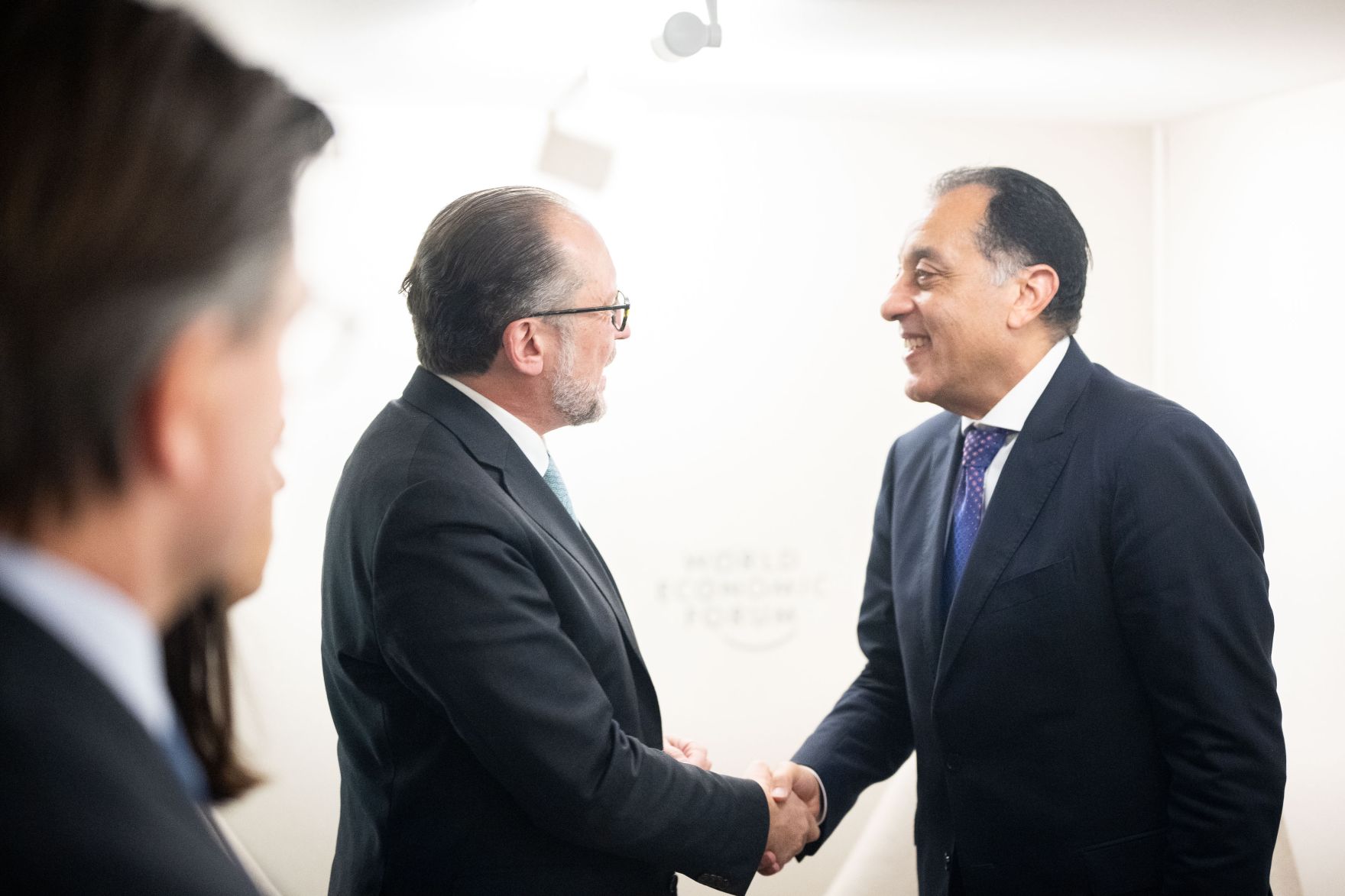 Am 23. J&auml;nner 2025 nahm Bundeskanzler Alexander Schallenberg (l.) am Weltwirtschaftsforum in Davos teil. Im Bild mit dem &Auml;gyptens Premierminister Mostafa Madbouli (r.).