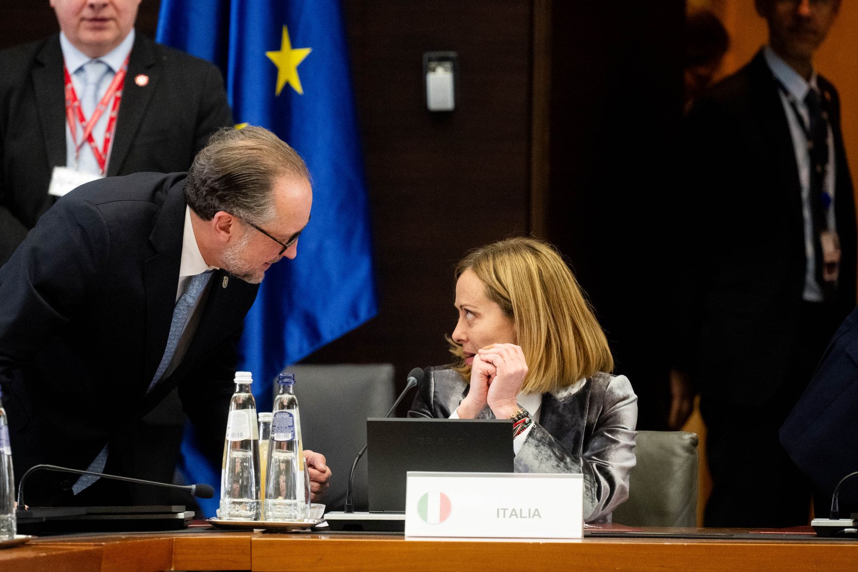 Am 03. Februar 2025 nahm Bundeskanzler Alexander Schallenberg (l.) am informellen EU-Gipfel der Staats- und Regierungschefs in Br&uuml;ssel teil. Im Bild mit der italienischen Premierministerin Giorgia Meloni (r.).