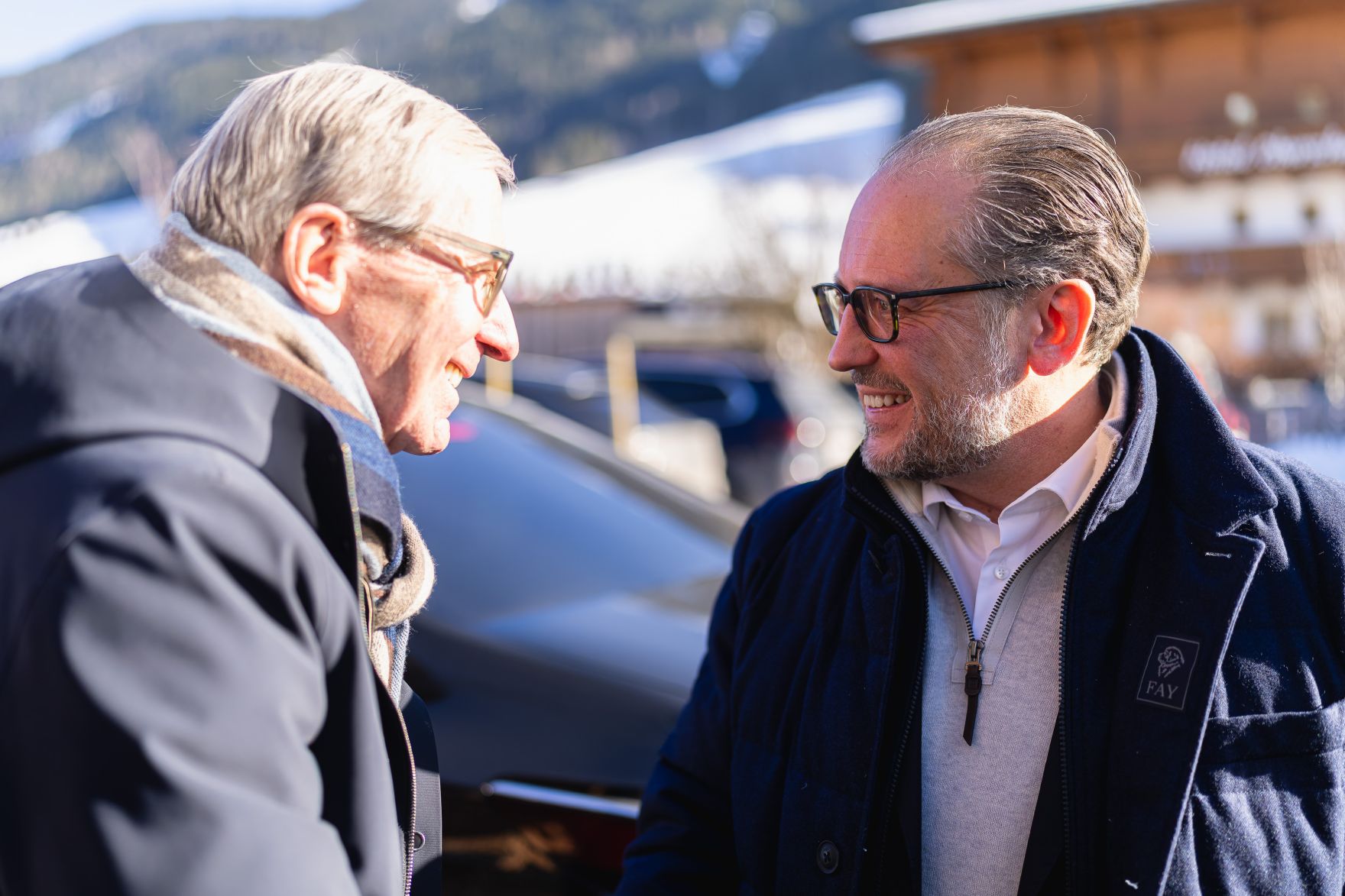 Am 4. Februar 2025 besuchte Bundeskanzler Alexander Schallenberg (r.) die Ski-Weltmeisterschaft in Saalbach.