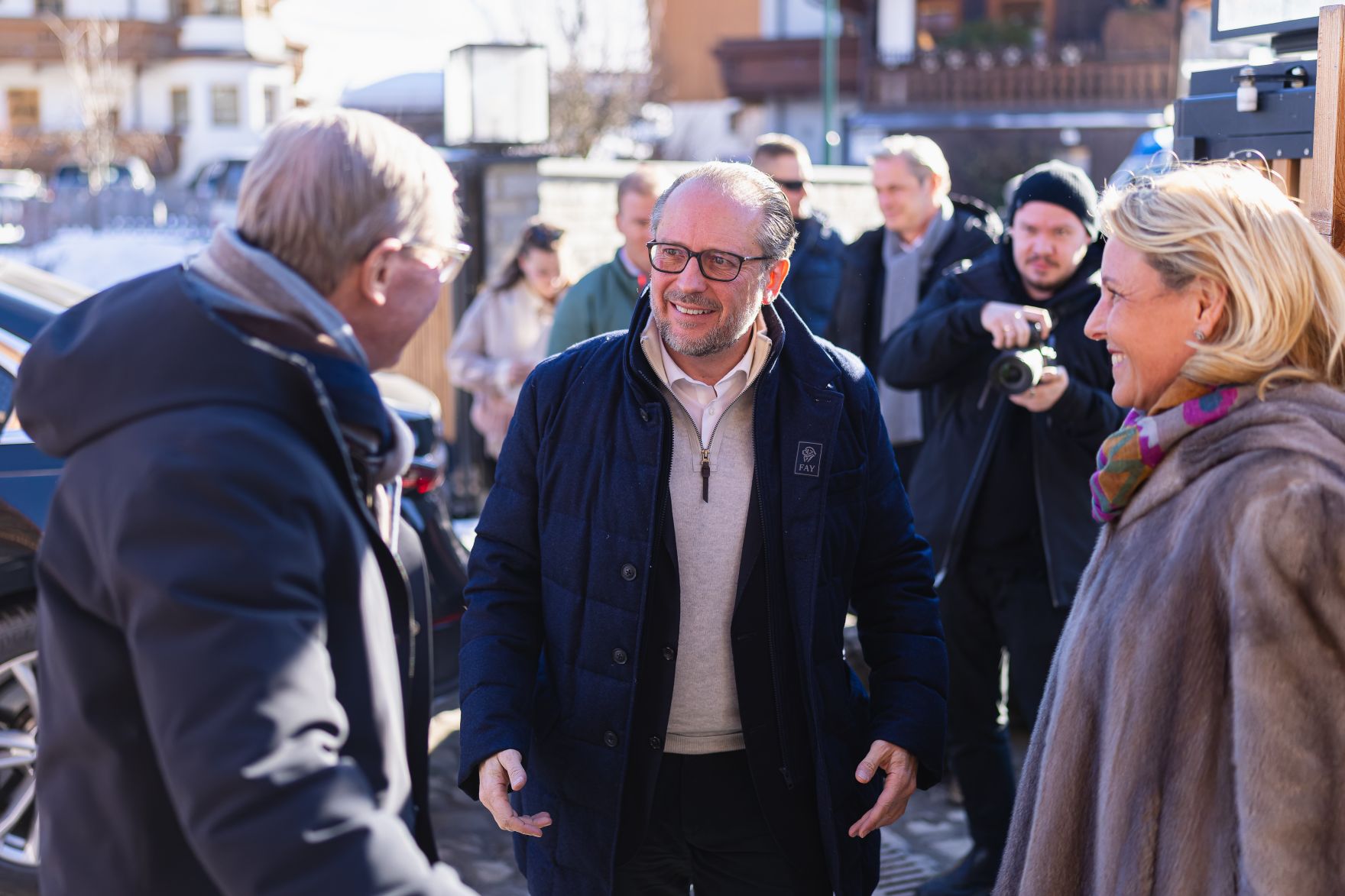 Am 4. Februar 2025 besuchte Bundeskanzler Alexander Schallenberg (m.) die Ski-Weltmeisterschaft in Saalbach.