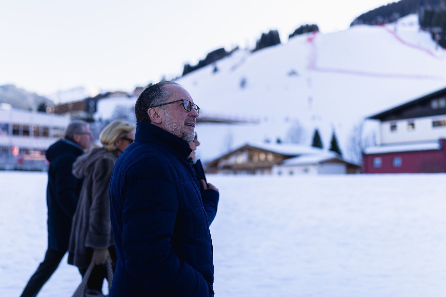 Am 4. Februar 2025 besuchte Bundeskanzler Alexander Schallenberg (m.) die Ski-Weltmeisterschaft in Saalbach.