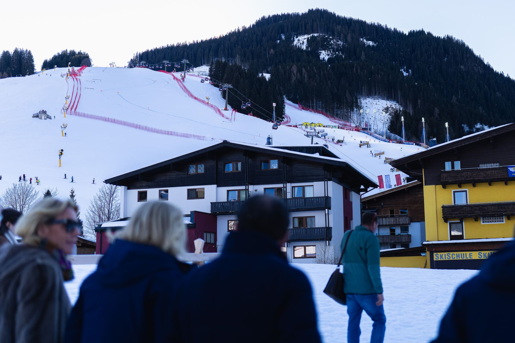 Am 4. Februar 2025 besuchte Bundeskanzler Alexander Schallenberg die Ski-Weltmeisterschaft in Saalbach.