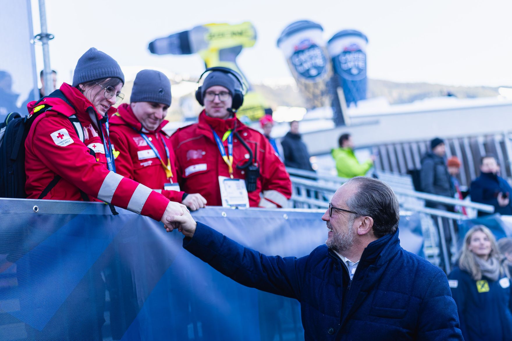 Am 4. Februar 2025 besuchte Bundeskanzler Alexander Schallenberg (r.) die Ski-Weltmeisterschaft in Saalbach.