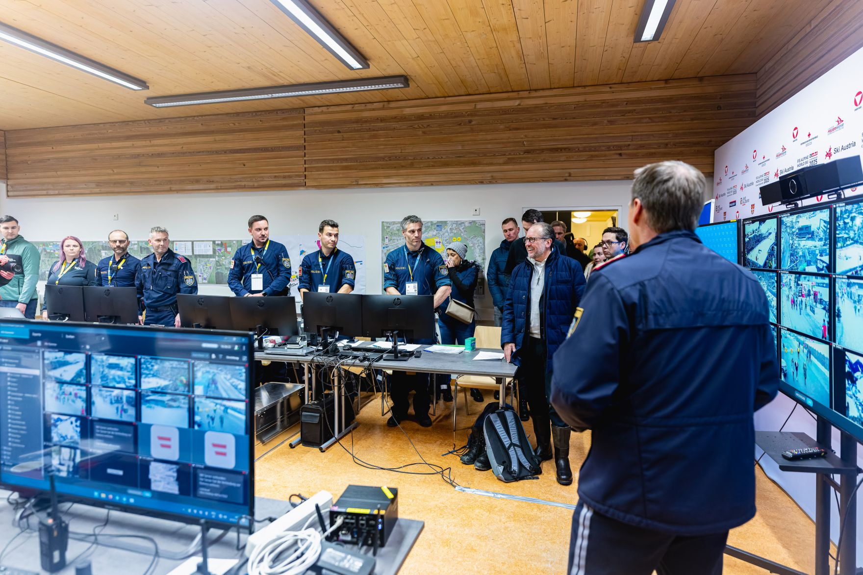 Am 4. Februar 2025 besuchte Bundeskanzler Alexander Schallenberg die Ski-Weltmeisterschaft in Saalbach.