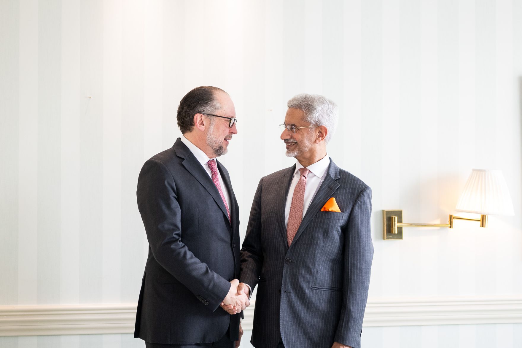 Am 15. Februar 2025 nahm Bundeskanzler Alexander Schallenberg (l.) an der M&uuml;nchner Sicherheitskonferenz teil. Im Bild mit dem Indischen Au&szlig;enminister Subrahmanyam Jaishankar (r.).