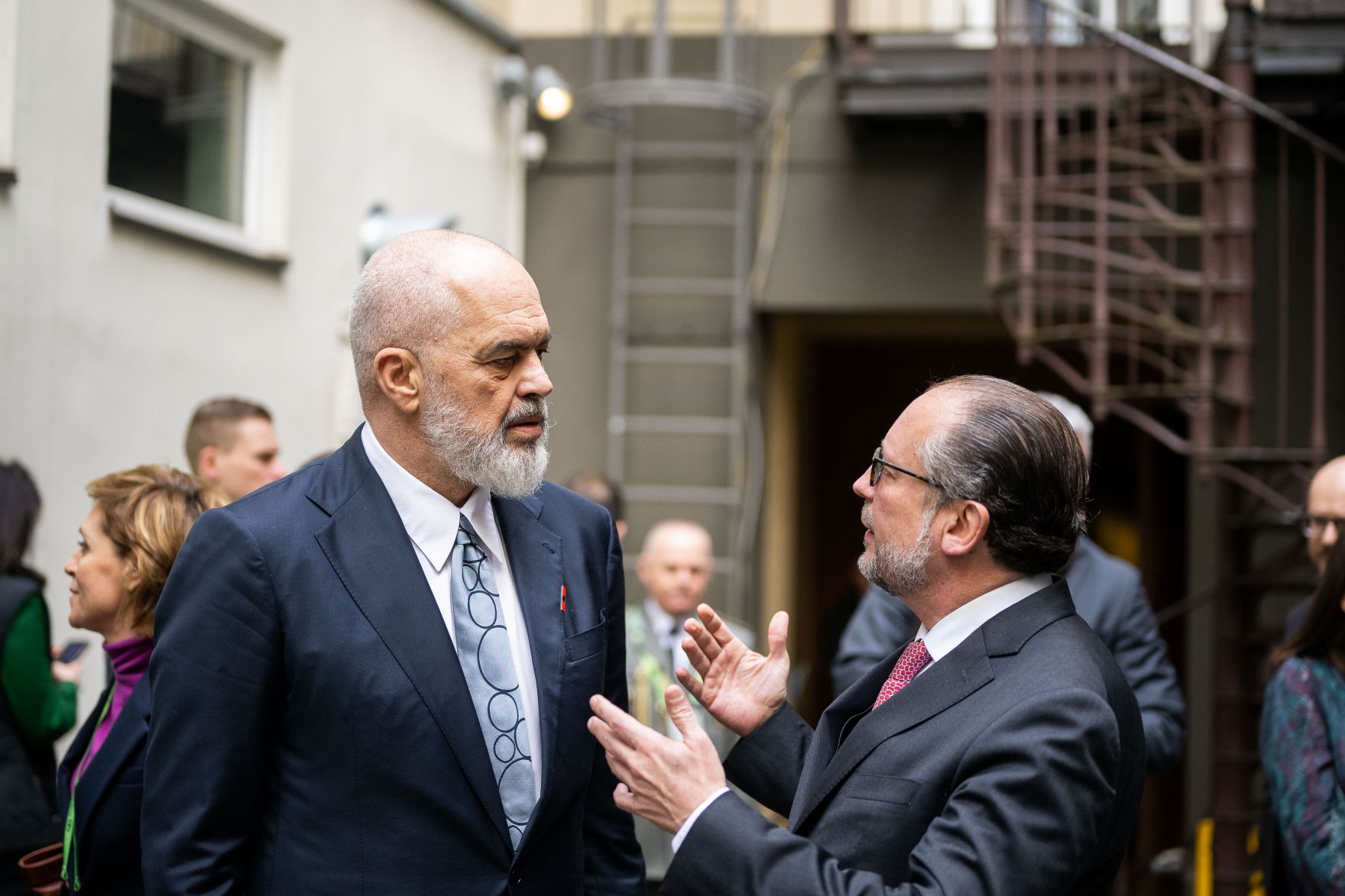 Am 15. Februar 2025 nahm Bundeskanzler Alexander Schallenberg (r.) an der M&uuml;nchner Sicherheitskonferenz teil. Im Bild mit dem Albanischen Premierminister Edi Rama (l.).