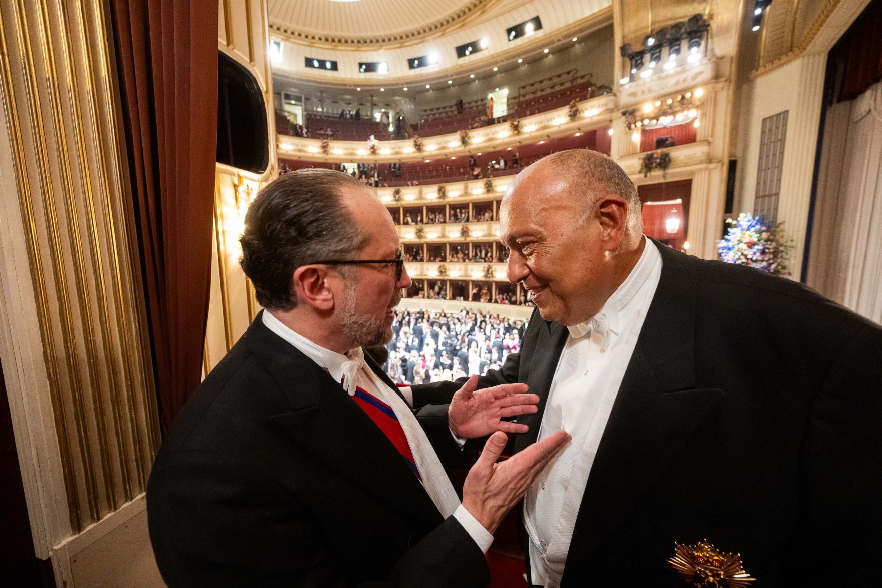 Am 27. Februar 2025 besuchte Bundeskanzler Alexander Schallenberg (l.) den Wiener Opernball.