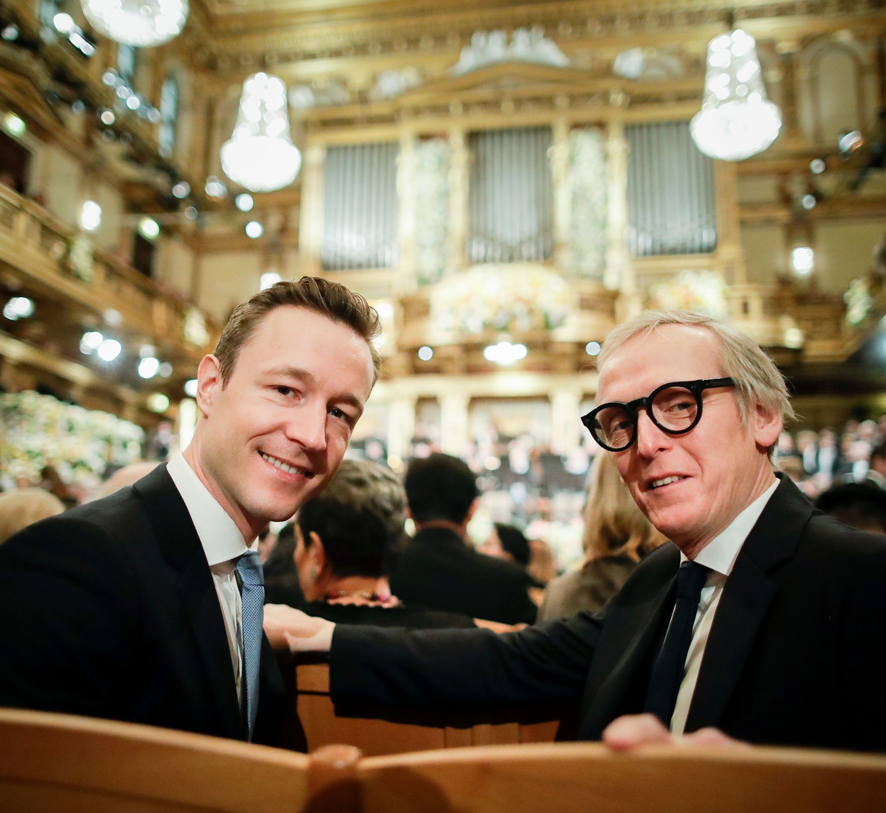 Am 1. J&auml;nner 2019 besuchte Bundesminister Gernot Bl&uuml;mel (l.) gemeinsam mit Paul Dujardin (r.), dem Generaldirektor des Kulturzentrums BOZAR in Br&uuml;ssel, das Neujahrskonzert.